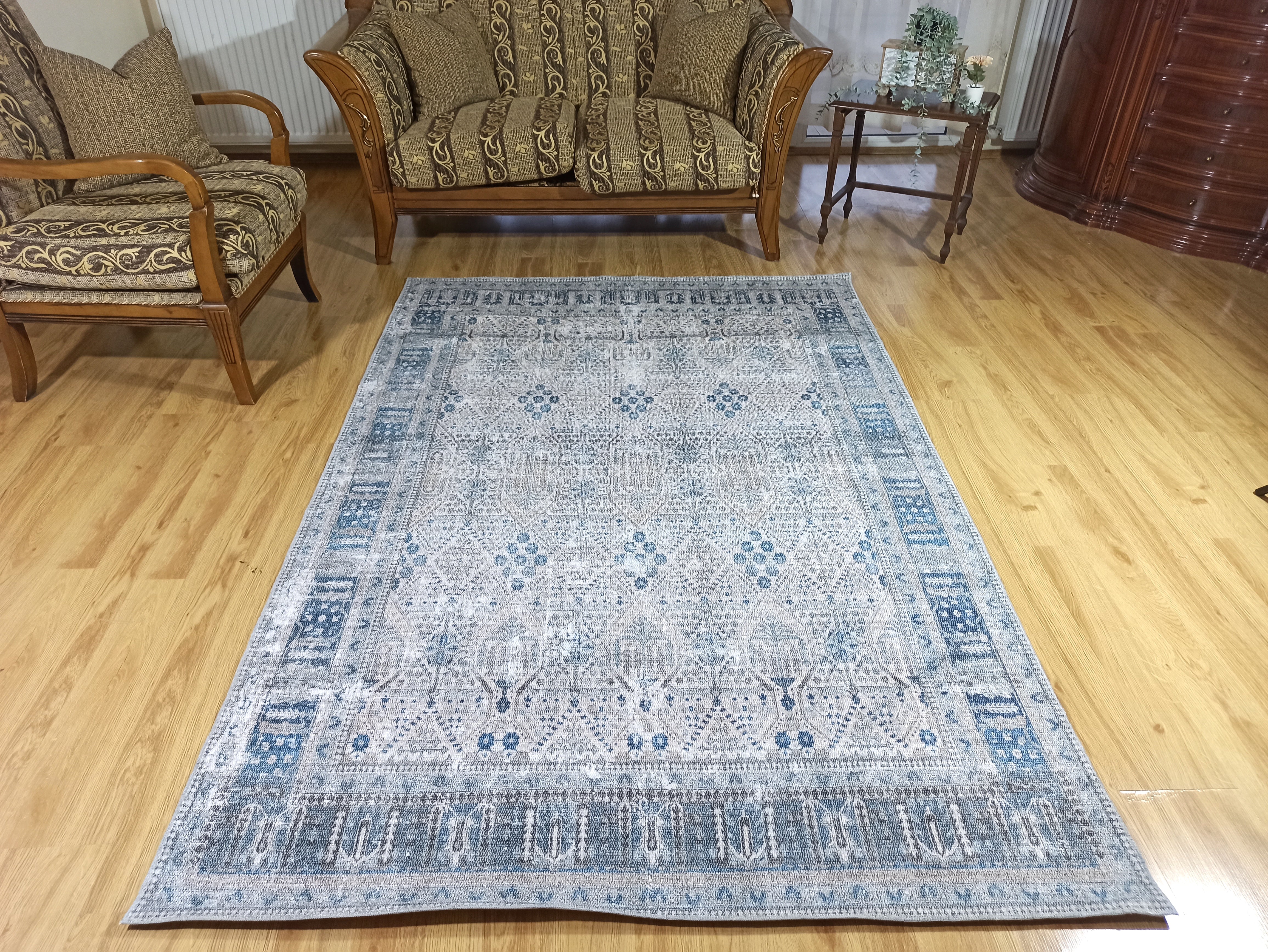 Mavi ve Gri Eskitme Desenli Vintage Halı