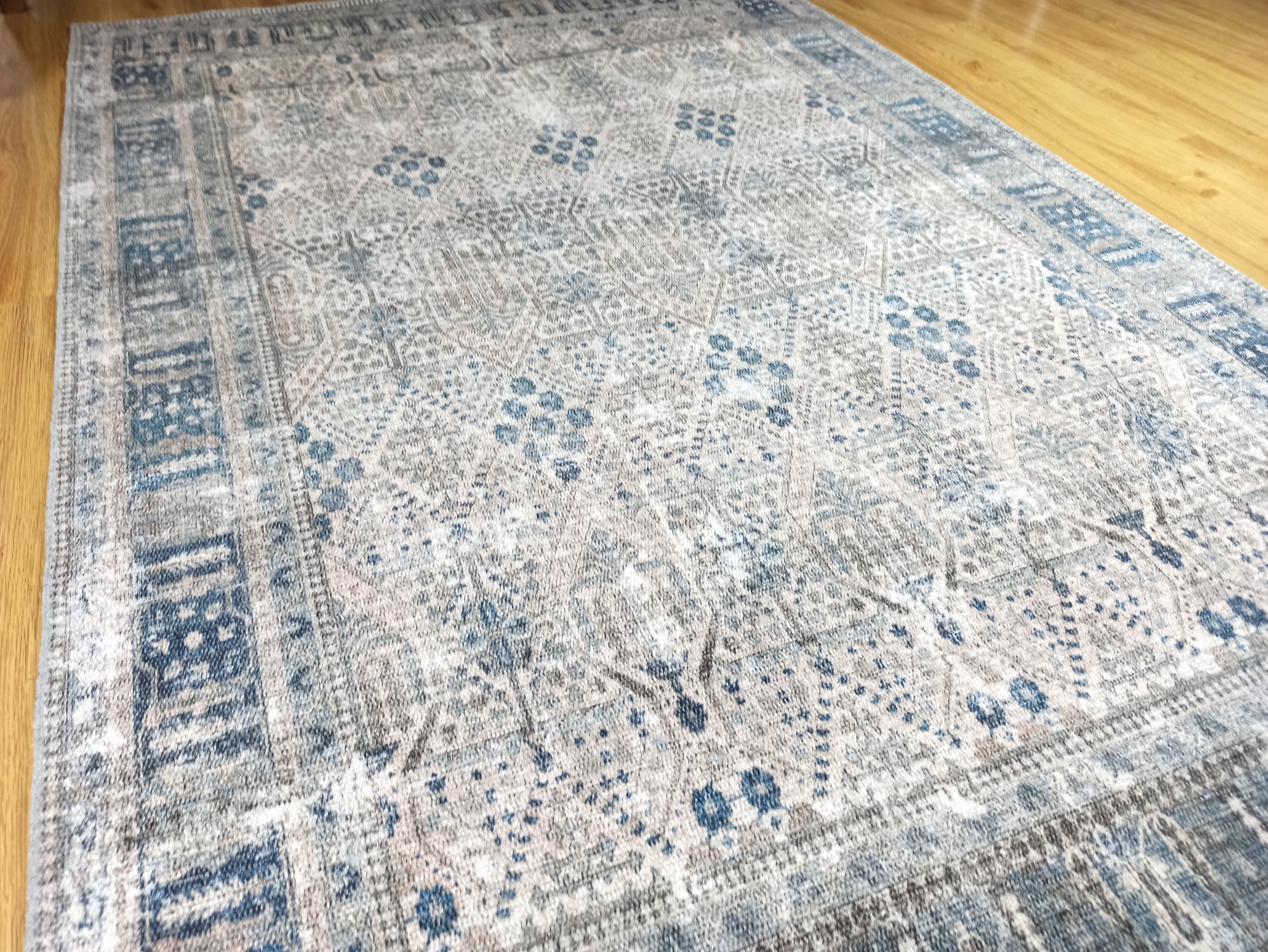 Mavi ve Gri Eskitme Desenli Vintage Halı