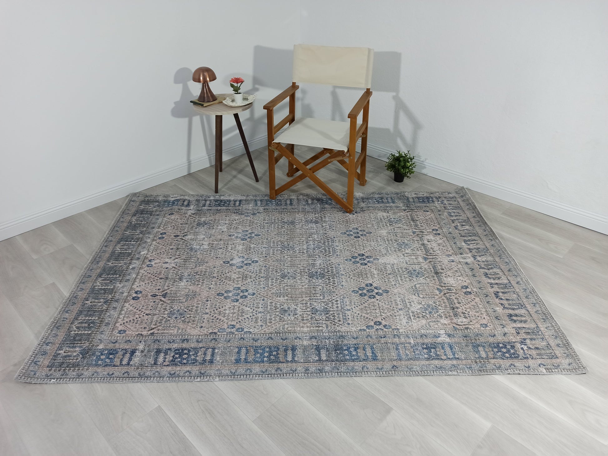 Mavi ve Gri Eskitme Desenli Vintage Halı