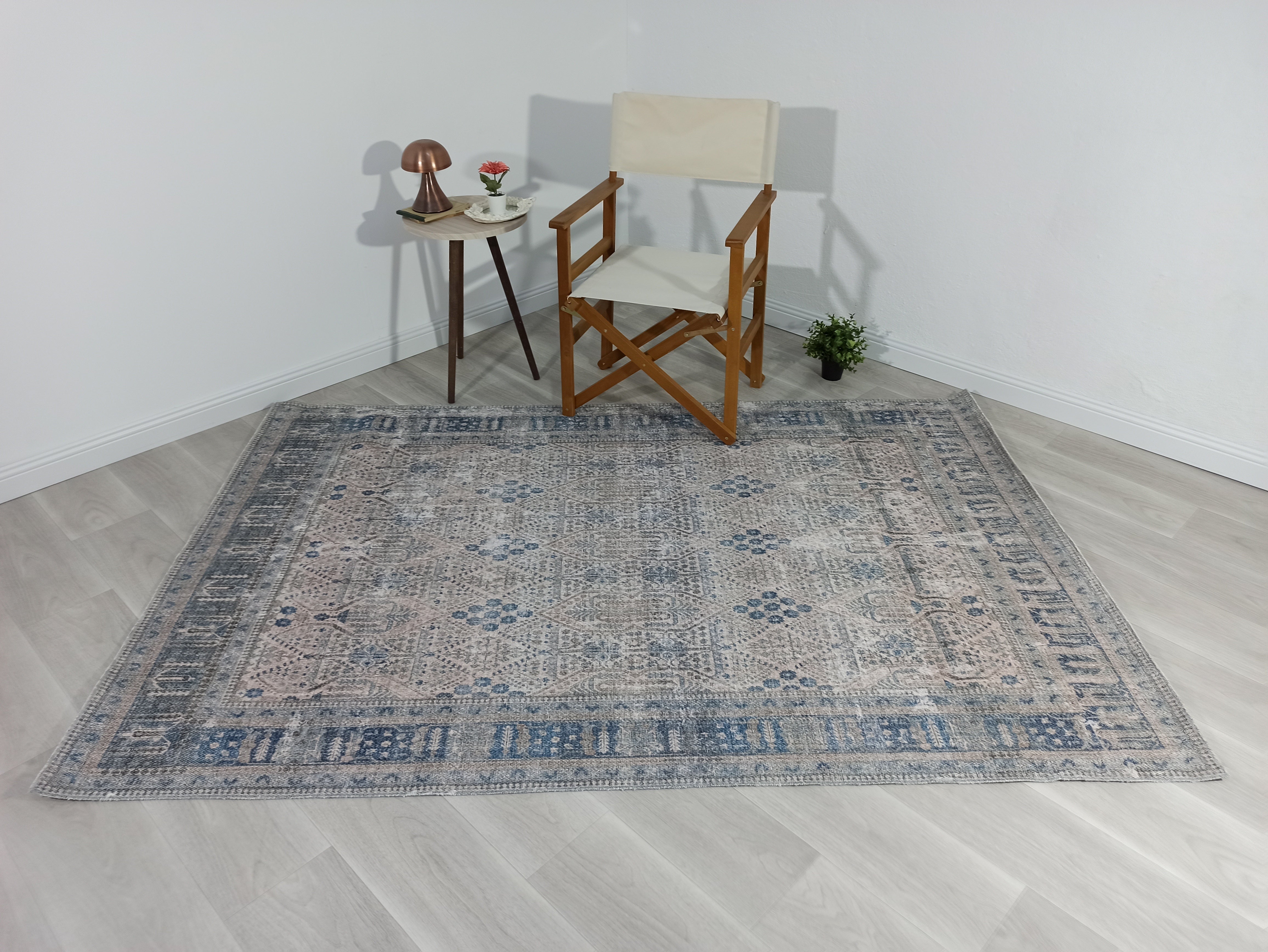Mavi ve Gri Eskitme Desenli Vintage Halı