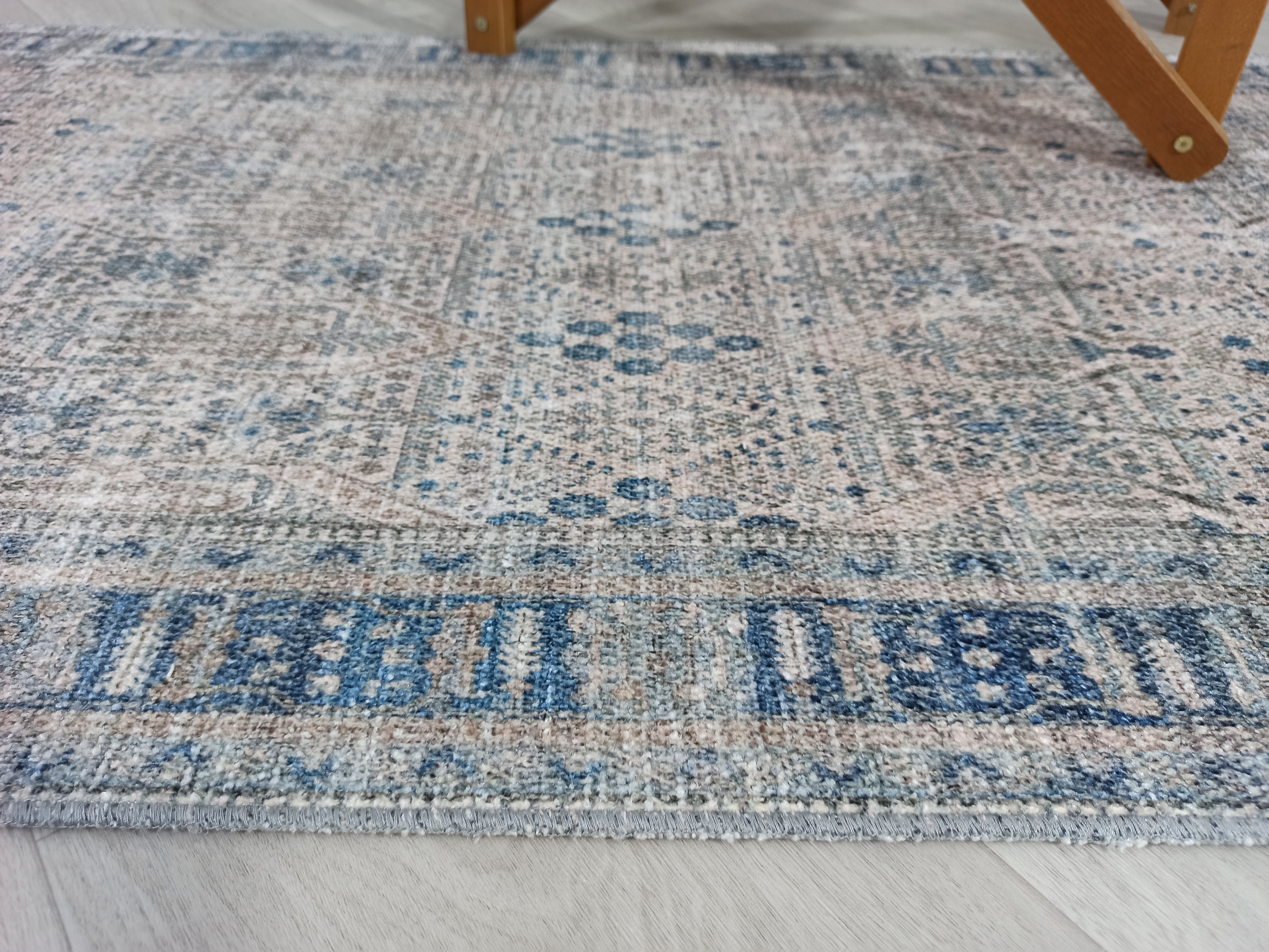 Mavi ve Gri Eskitme Desenli Vintage Halı