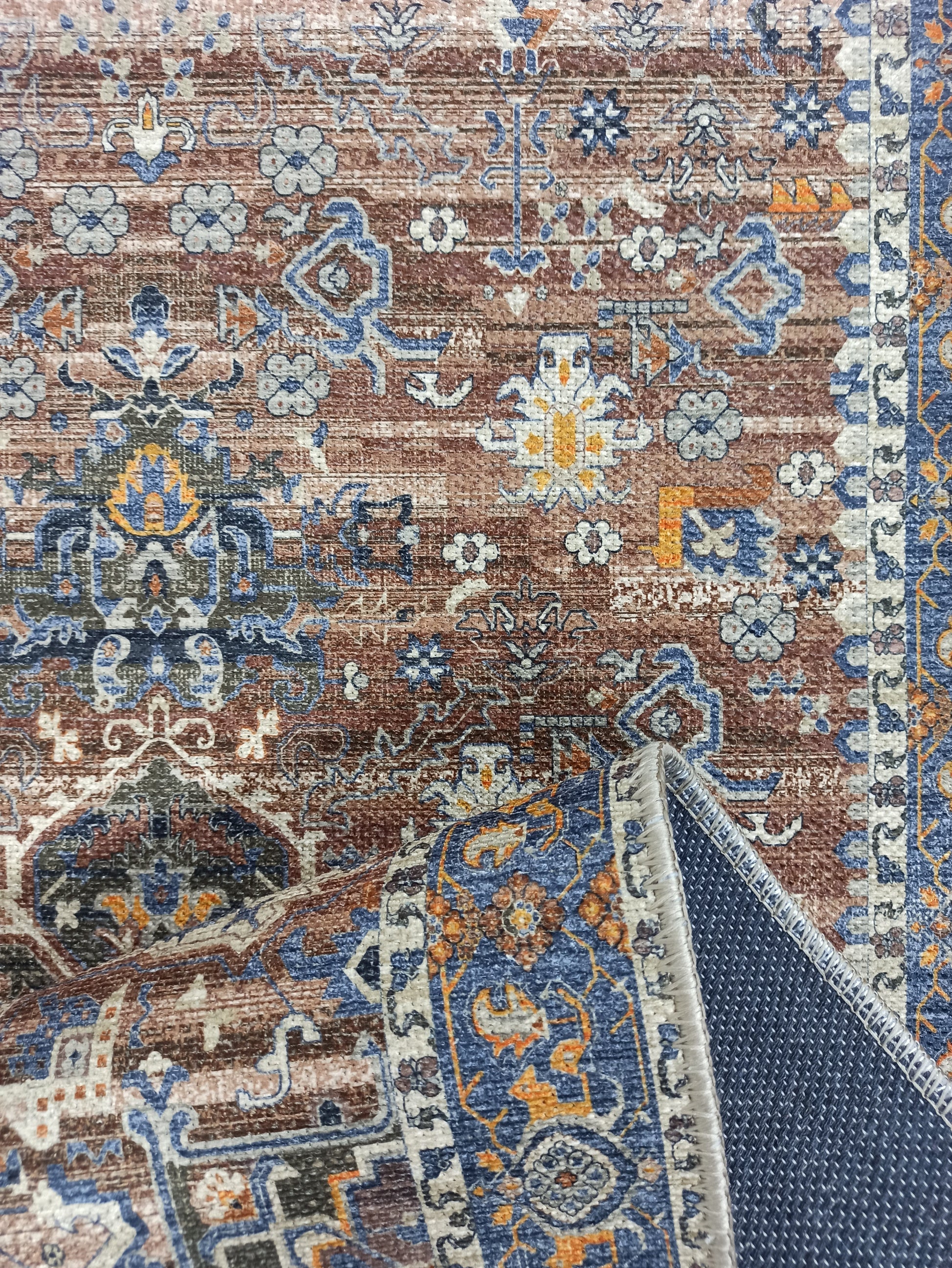 Kahve ve Lacivert Medalyonlu Toprak Tonlu Vintage Yolluk