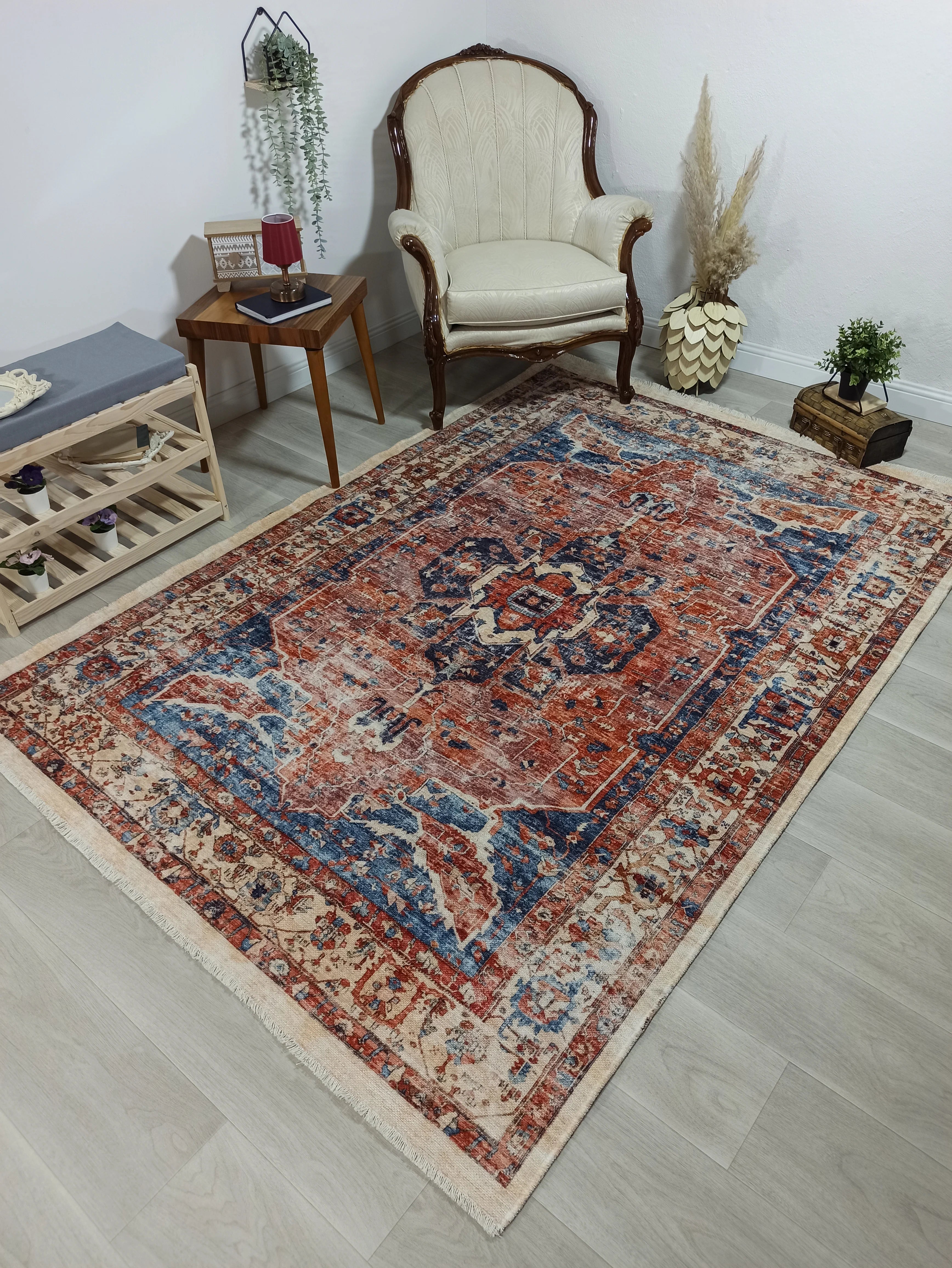 Pas Kırmızısı ve Lacivert Medalyonlu Vintage Halı
