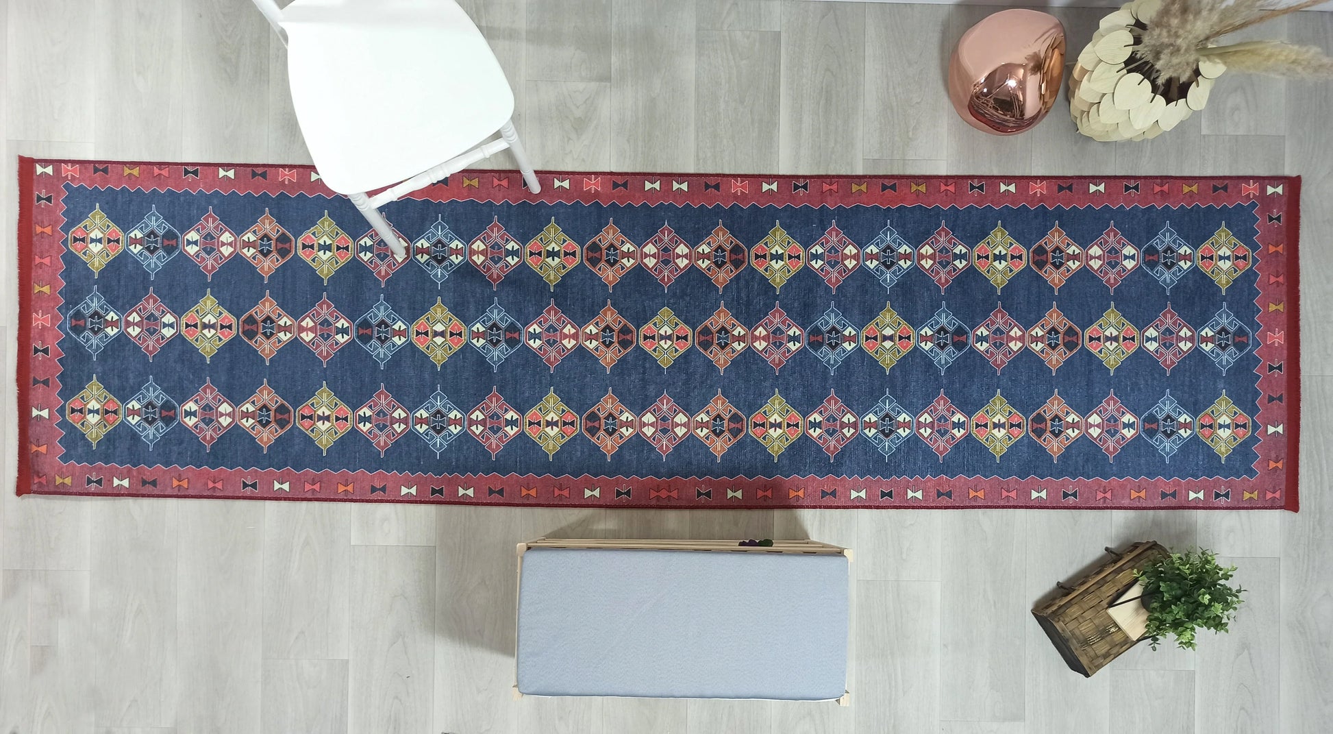 İran Etnik Desenli Mavi Kırmızı Halı