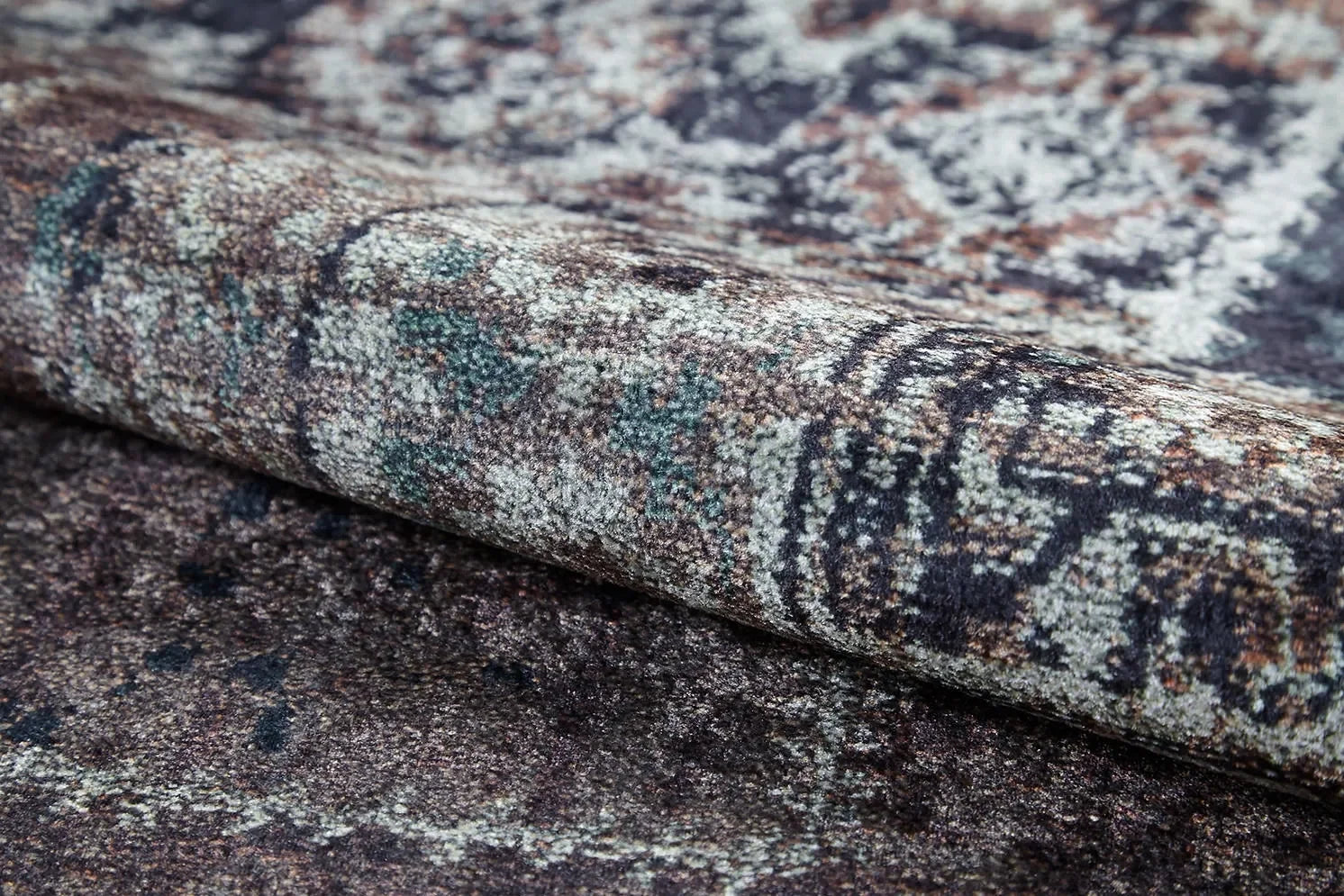 Kahve Bej Gri Eskitme Patchwork Görünümlü Halı