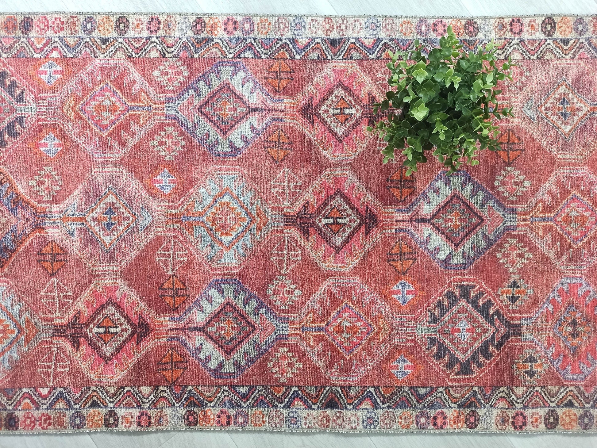 Terracotta ve Turuncu Elmas Desenli Vintage Halı