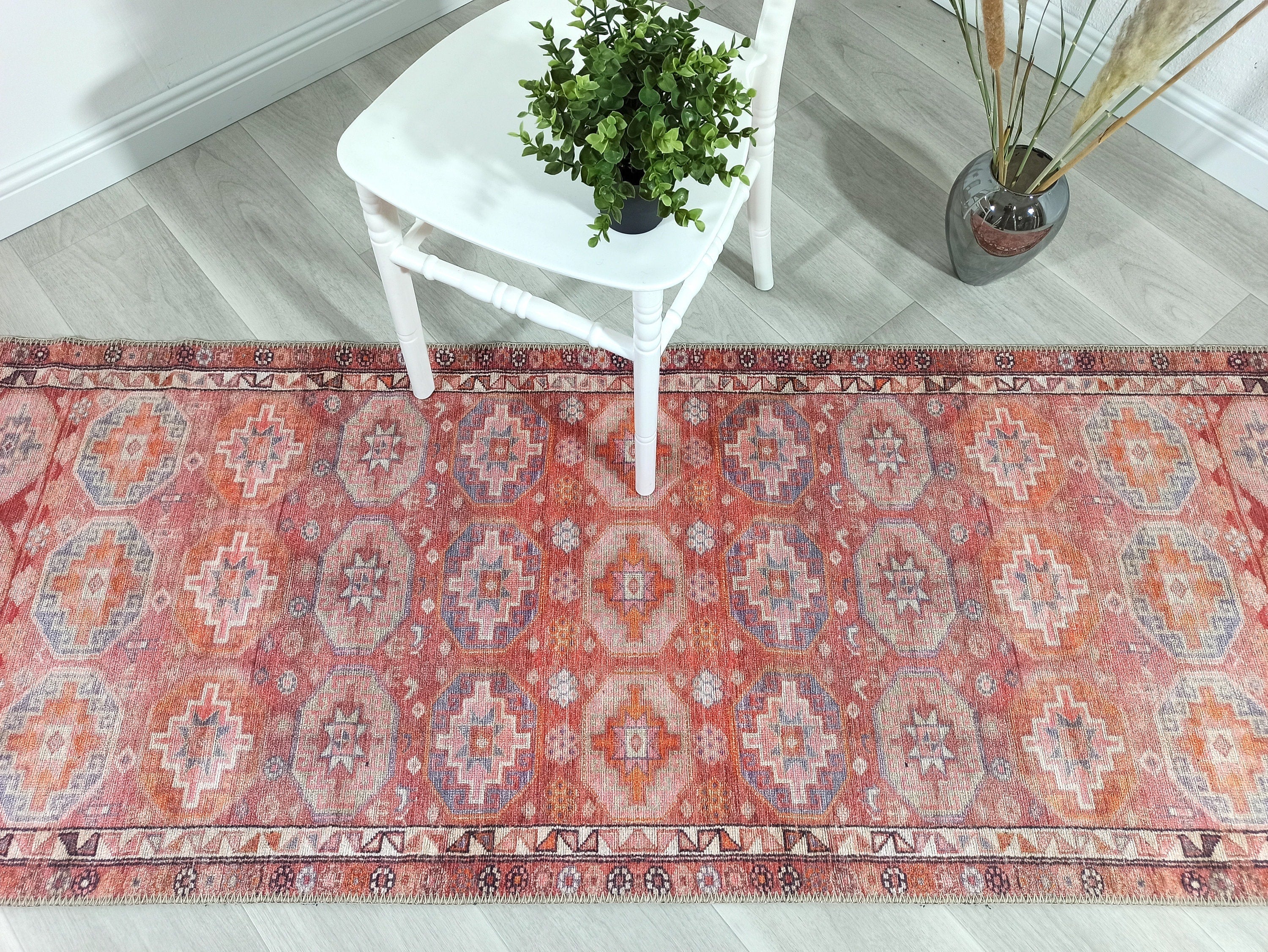 Mercan ve Pembe Geometrik Desenli Vintage Türk Halısı