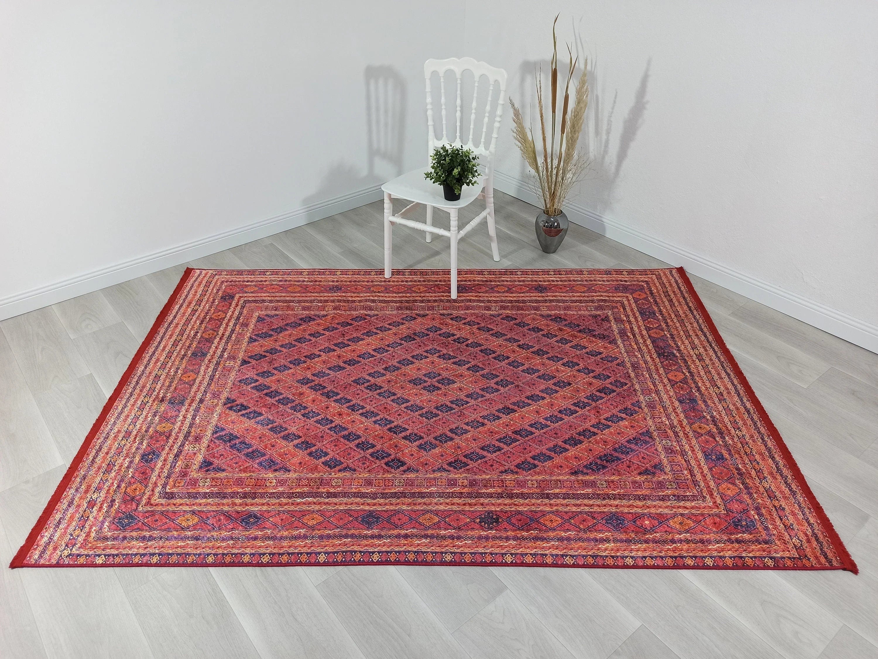 Kiremit Kırmızı ve Lacivert Geometrik Desenli Anadolu Kilim Halı