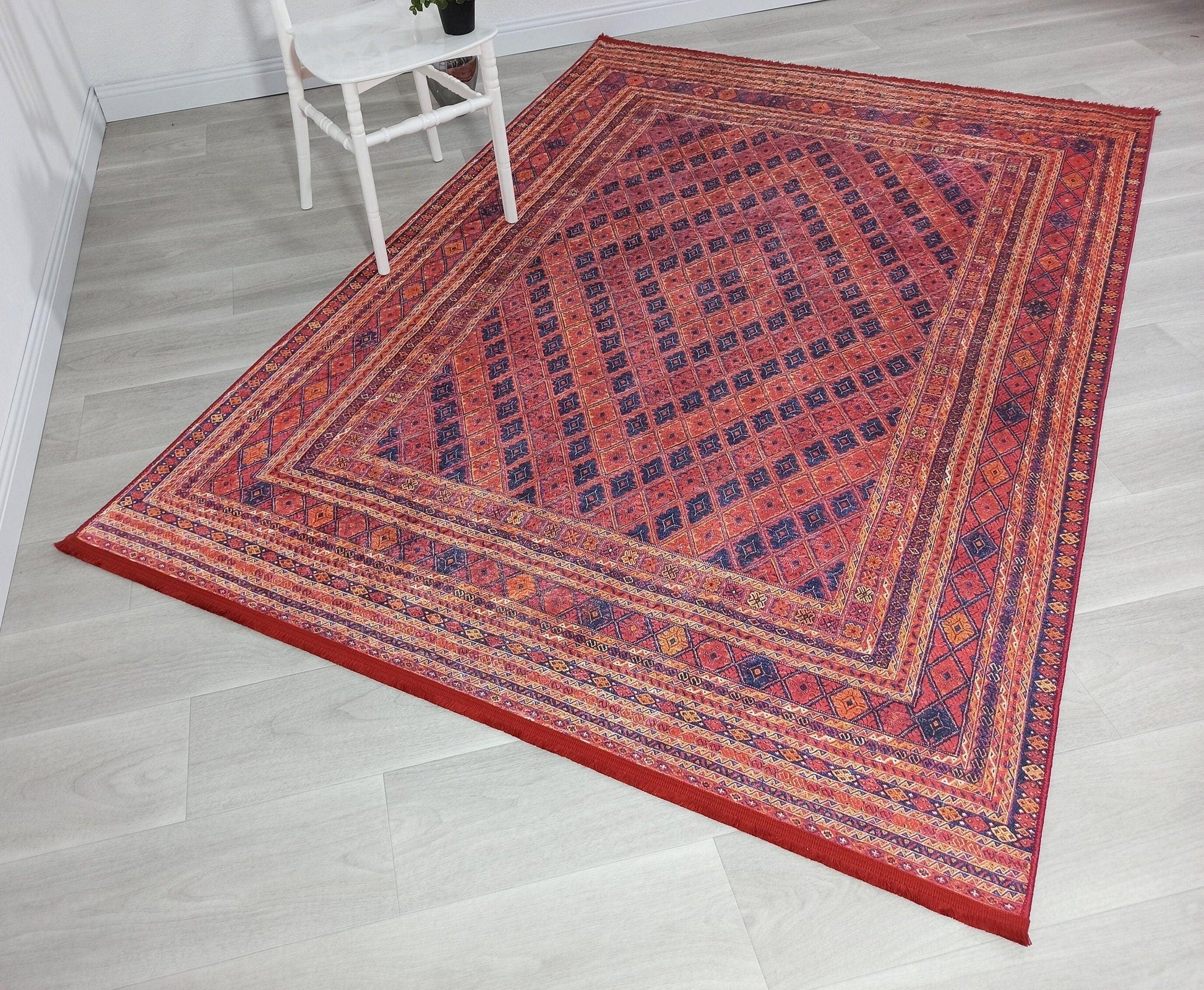 Kiremit Kırmızı ve Lacivert Geometrik Desenli Anadolu Kilim Halı
