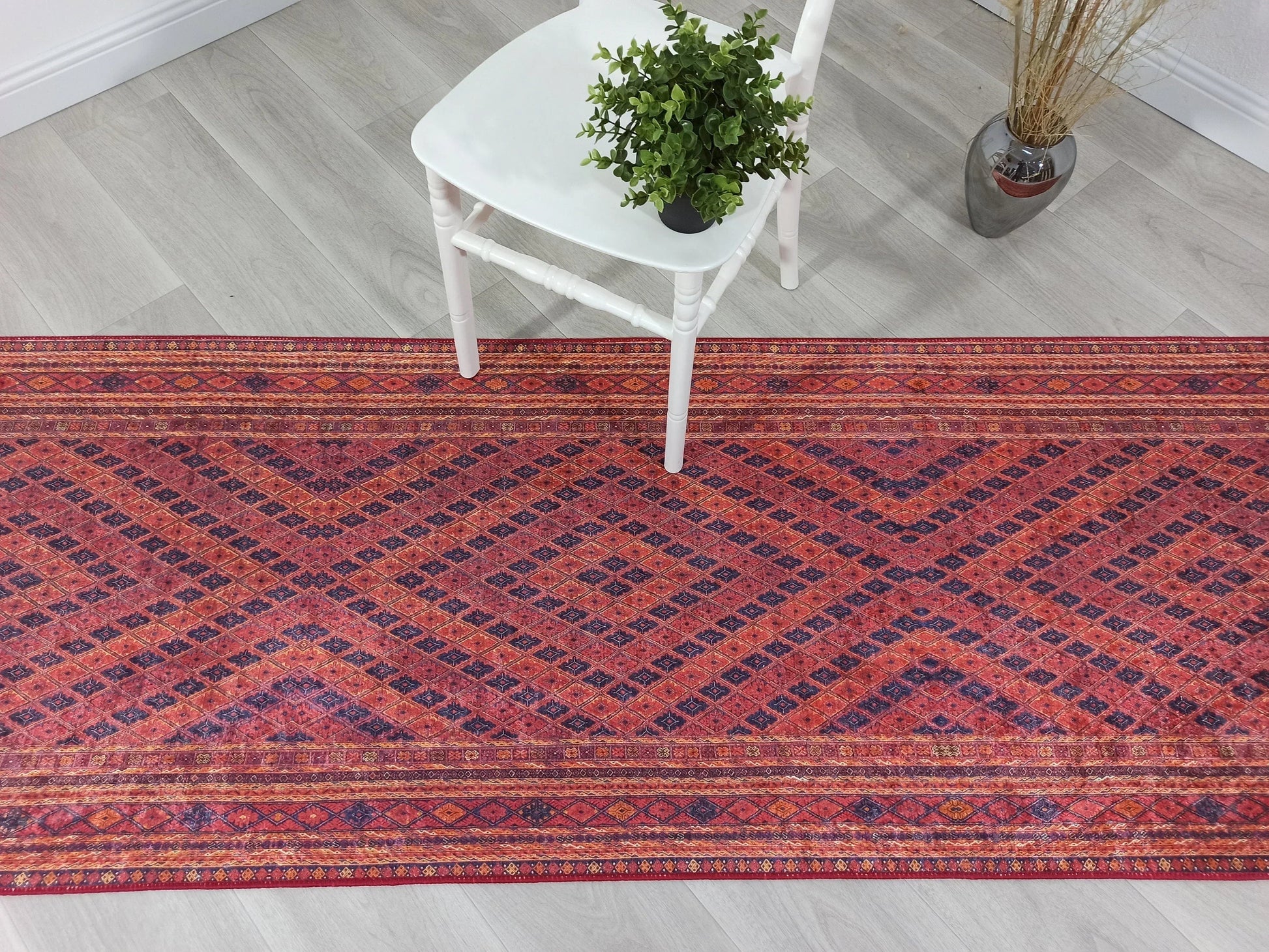 Kiremit Kırmızı ve Lacivert Geometrik Desenli Anadolu Kilim Halı