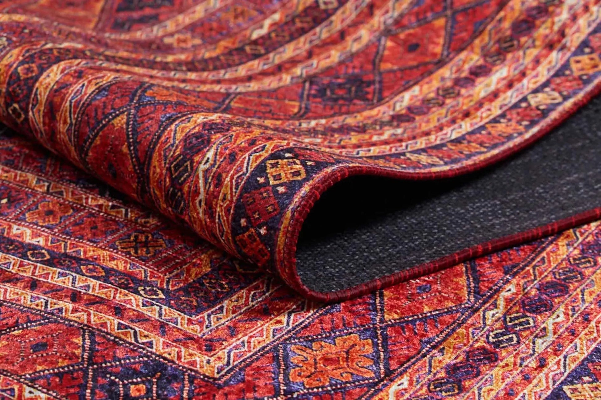 Kiremit Kırmızı ve Lacivert Geometrik Desenli Anadolu Kilim Halı