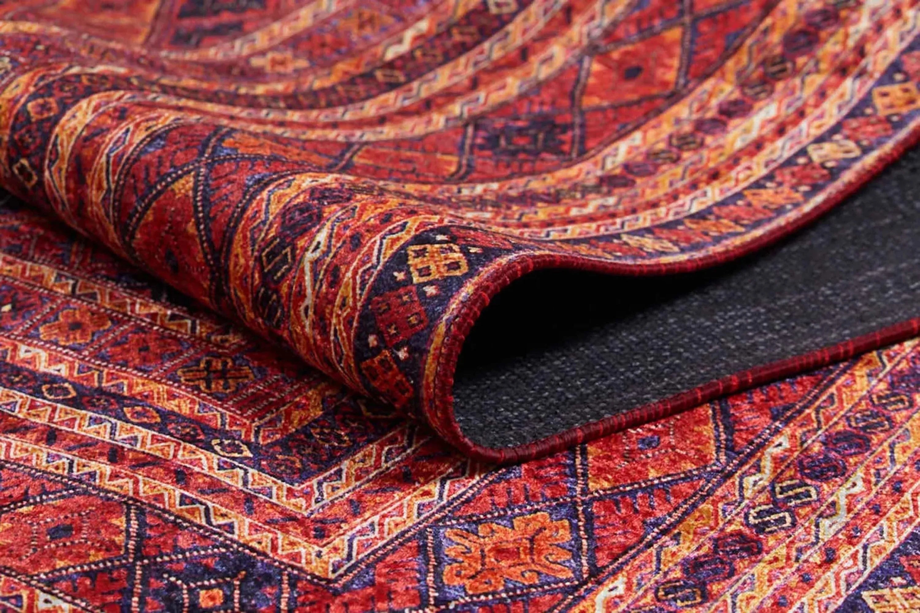 Kiremit Kırmızı ve Lacivert Geometrik Desenli Anadolu Kilim Halı