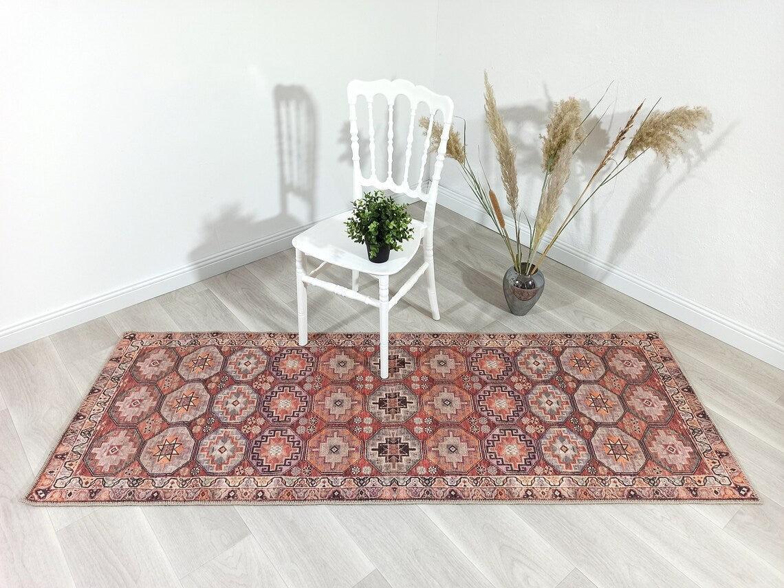Kiremit ve Geometrik Desenli Vintage Halı