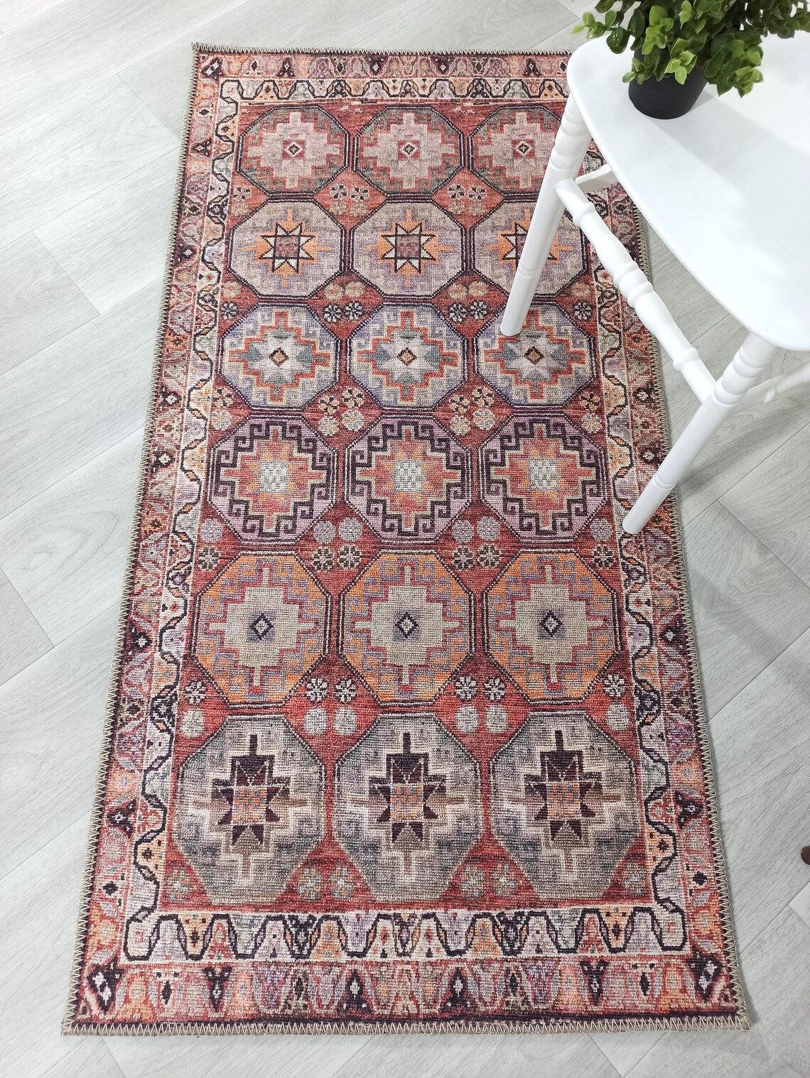 Kiremit ve Geometrik Desenli Vintage Halı