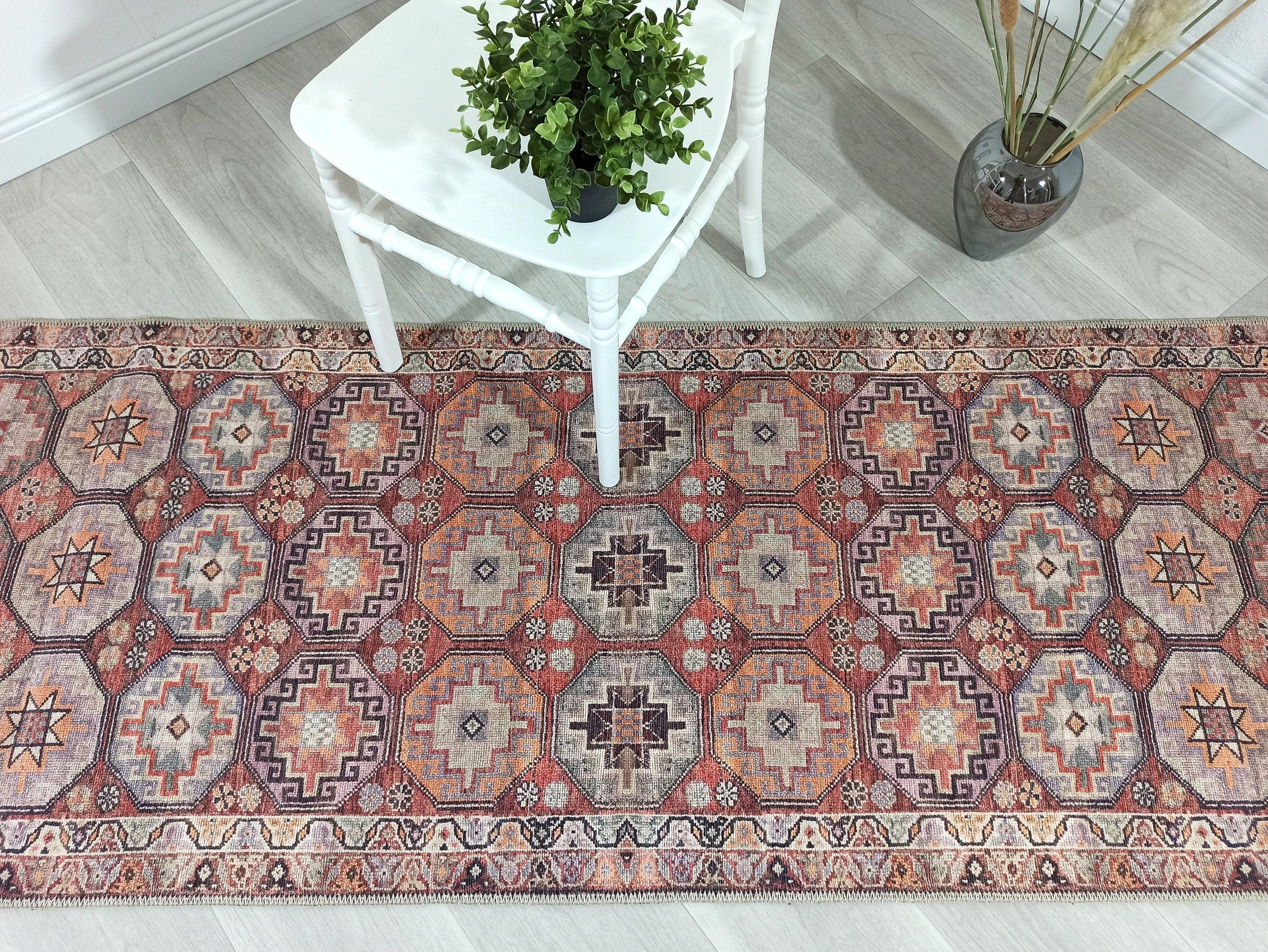 Kiremit ve Geometrik Desenli Vintage Halı