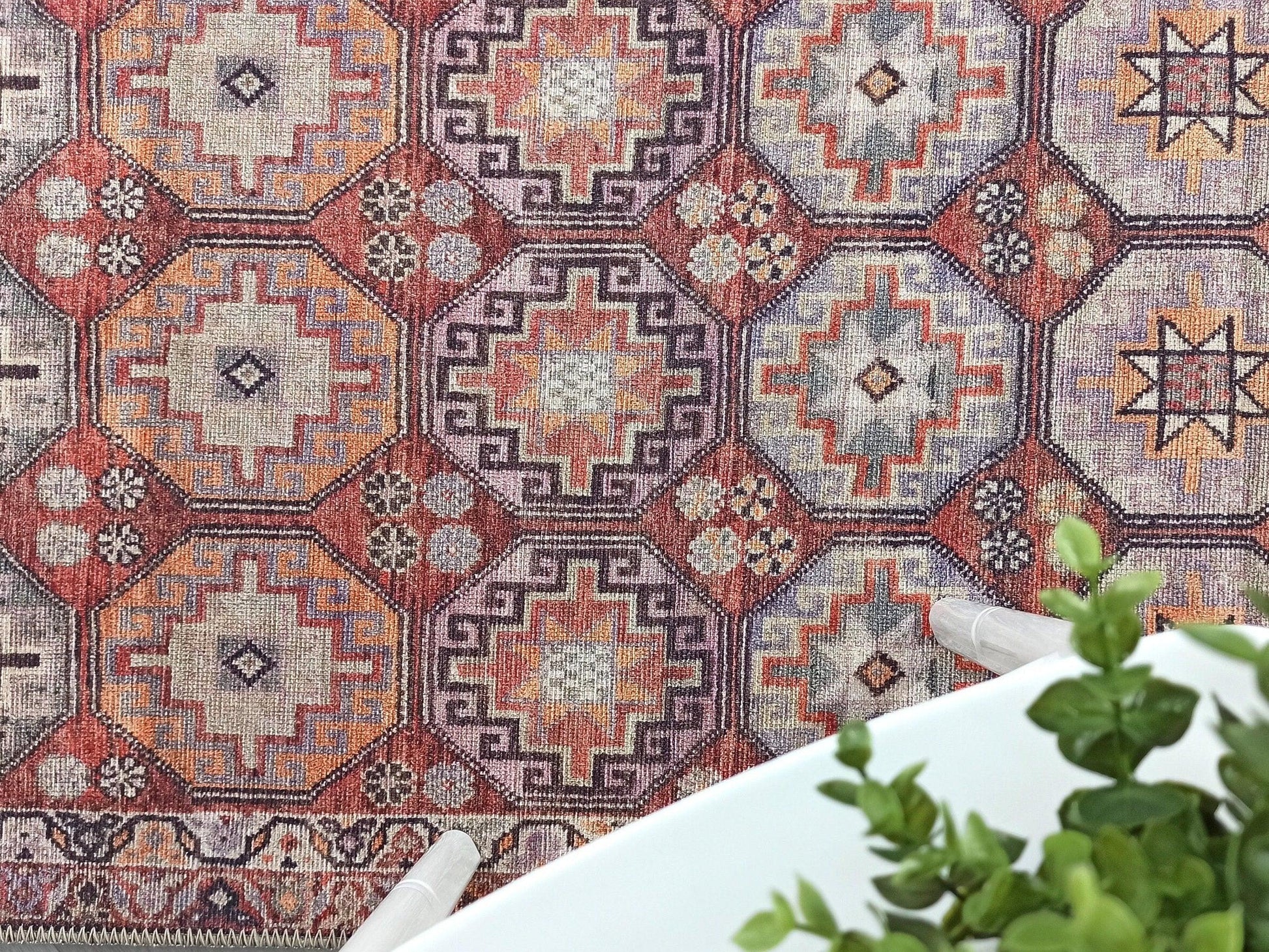 Kiremit ve Geometrik Desenli Vintage Halı