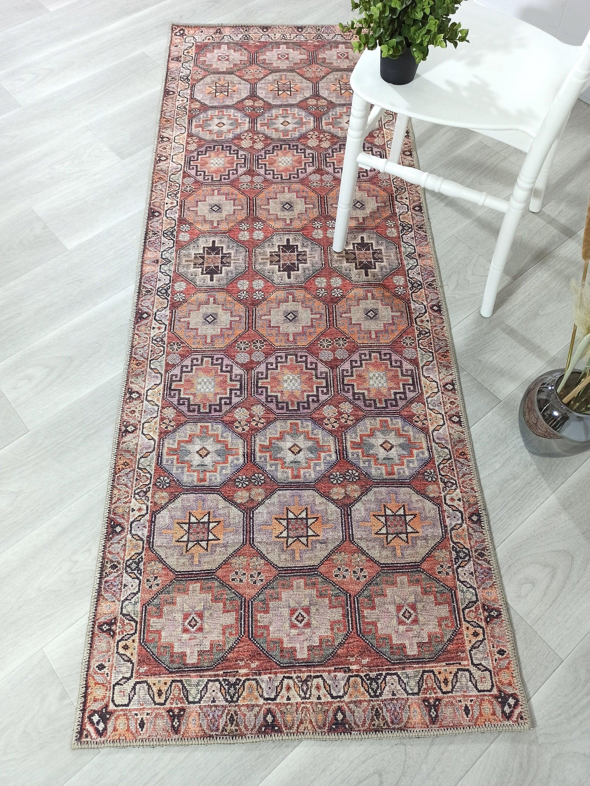 Kiremit ve Geometrik Desenli Vintage Halı