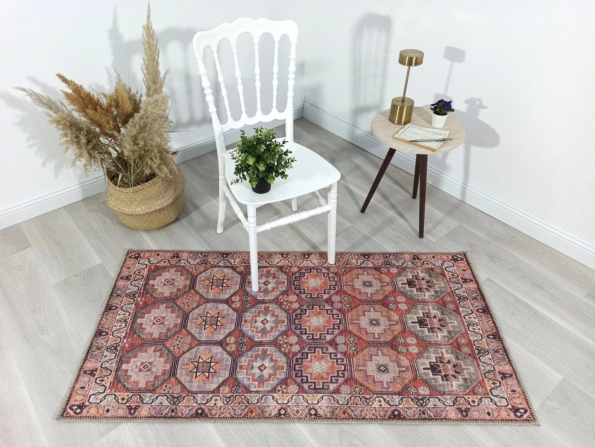 Kiremit ve Geometrik Desenli Vintage Halı