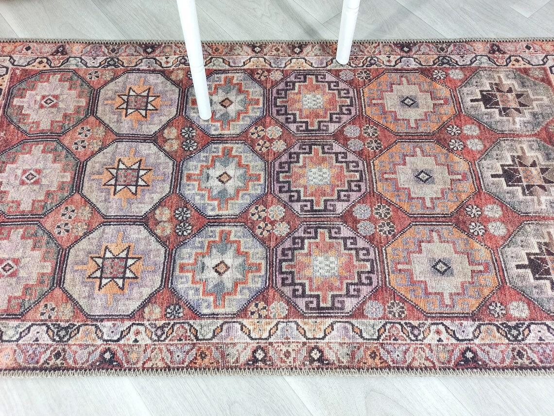 Kiremit ve Geometrik Desenli Vintage Halı