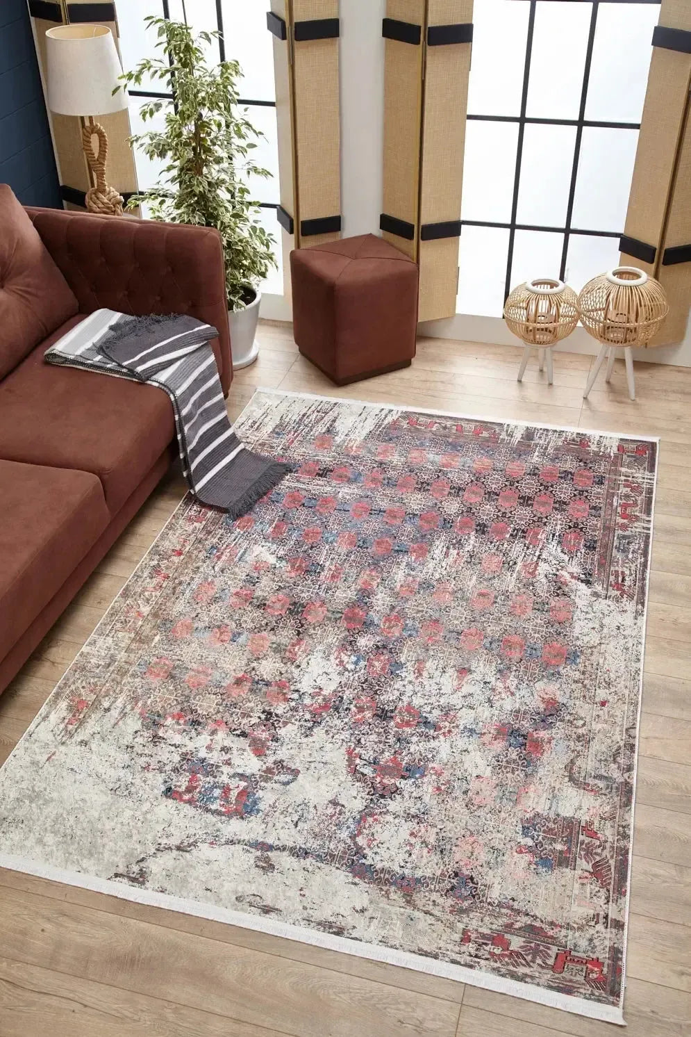 Kırmızı Eskitme Geometrik Desenli Halı