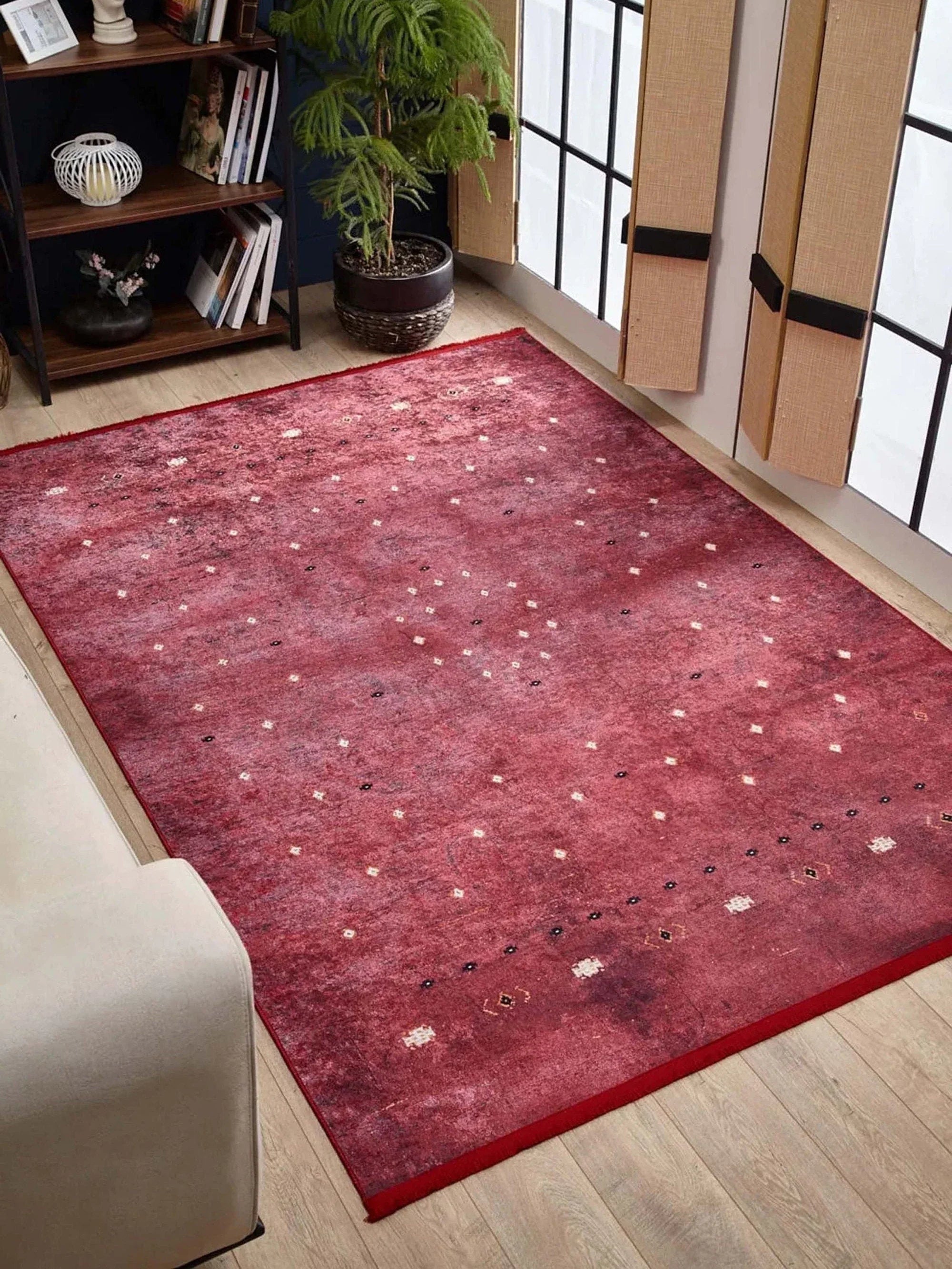 Kırmızı Uşak Desenli Kilim Halı