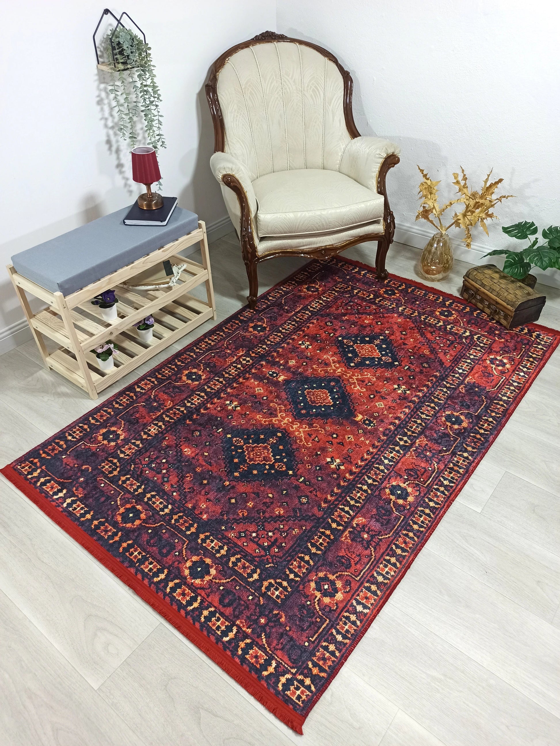 Kırmızı Lacivert Geometrik Desenli Halı