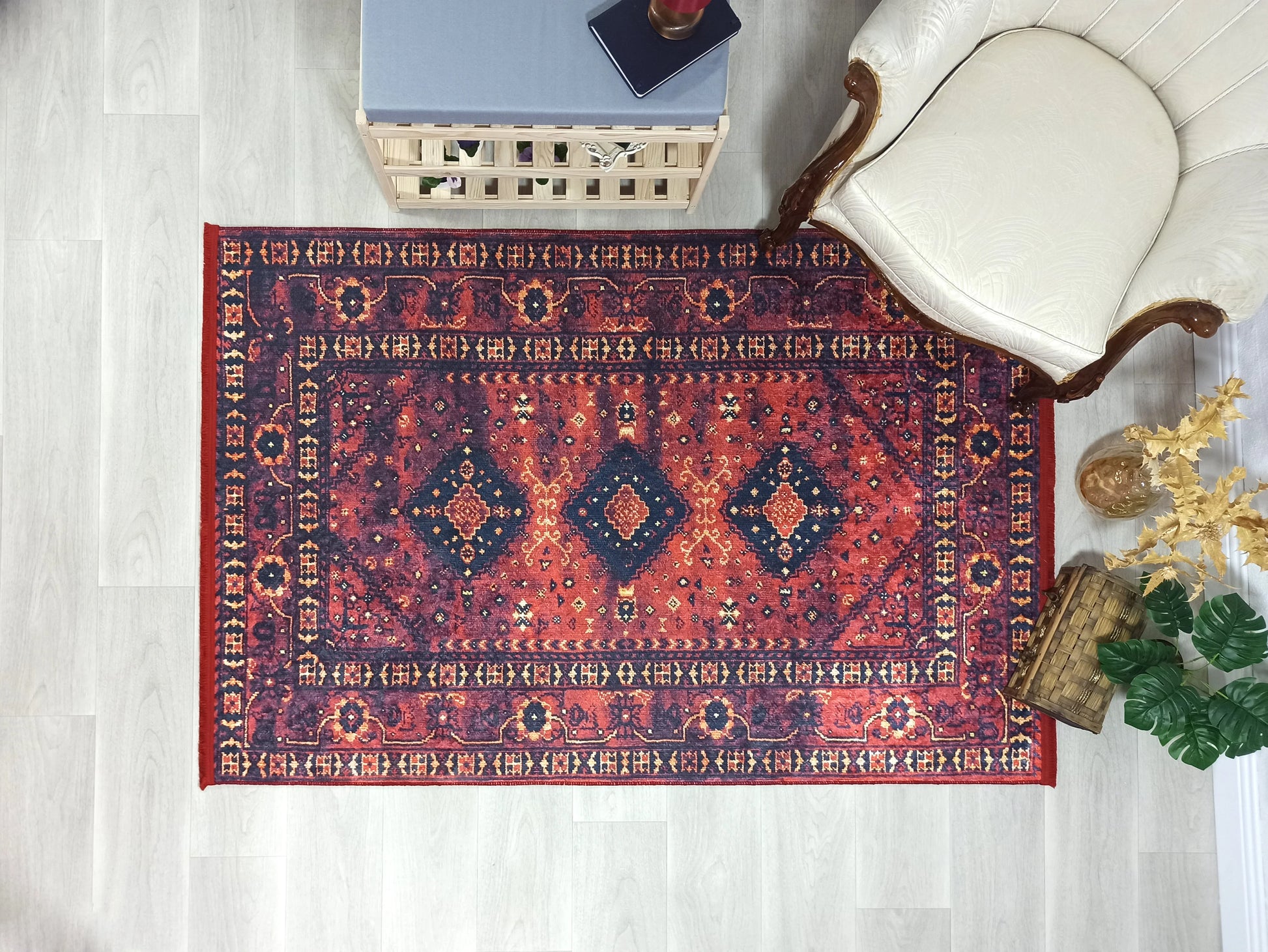 Kırmızı Lacivert Geometrik Desenli Halı