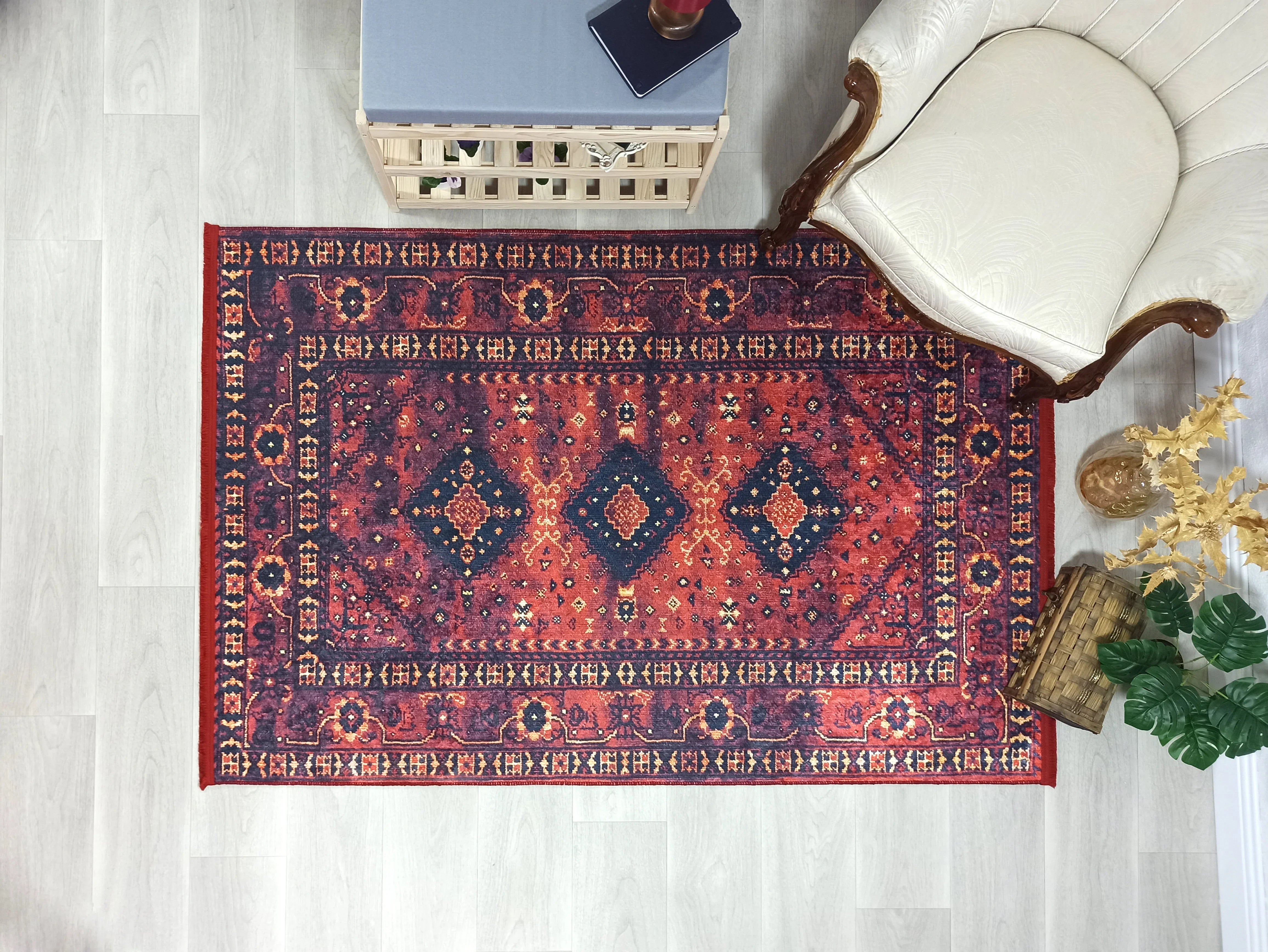 Kırmızı Lacivert Geometrik Desenli Halı