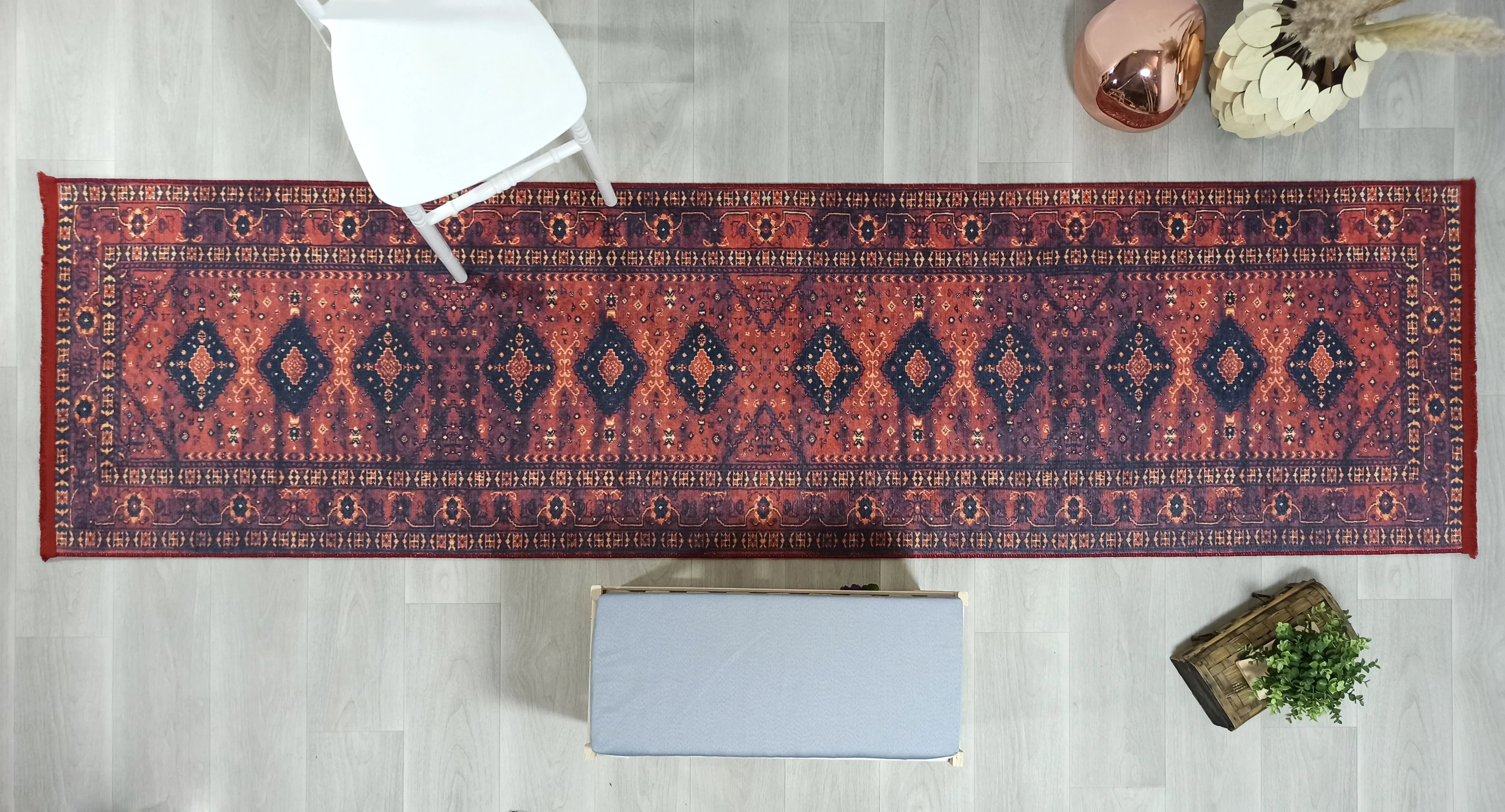 Kırmızı Lacivert Geometrik Desenli Halı