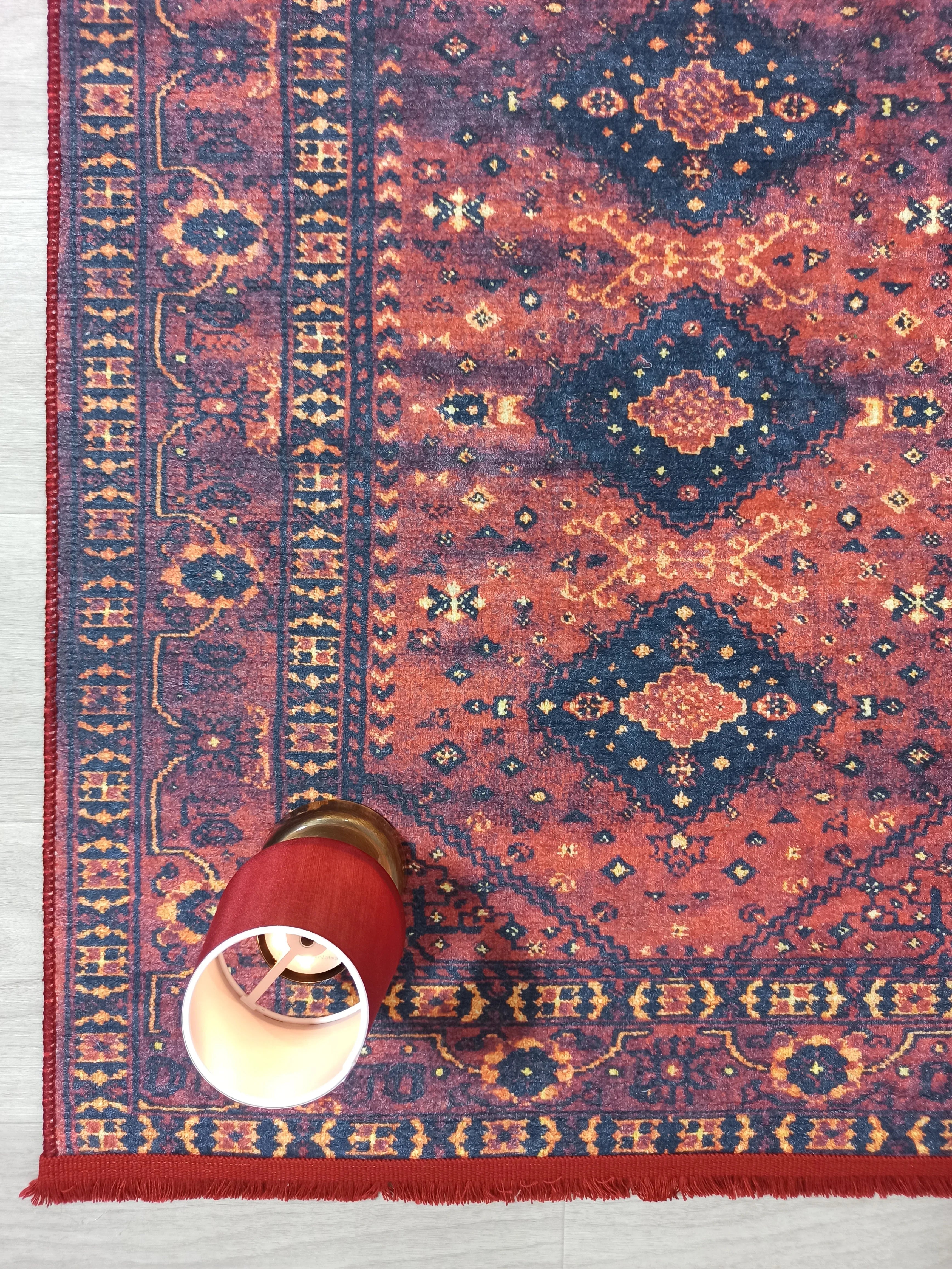 Kırmızı Lacivert Geometrik Desenli Halı