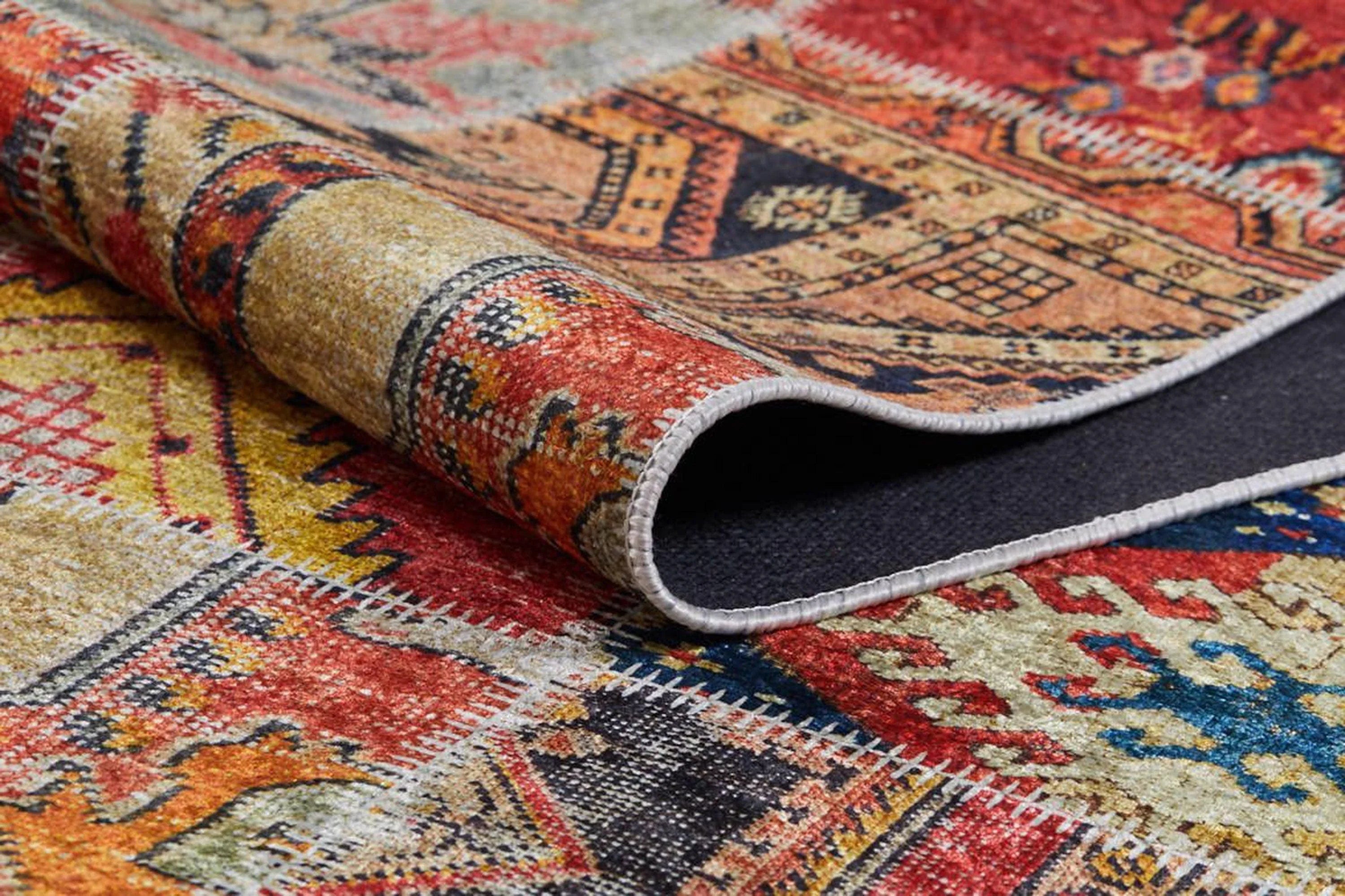 Kırmızı Patchwork Görünümlü Desenli Halı