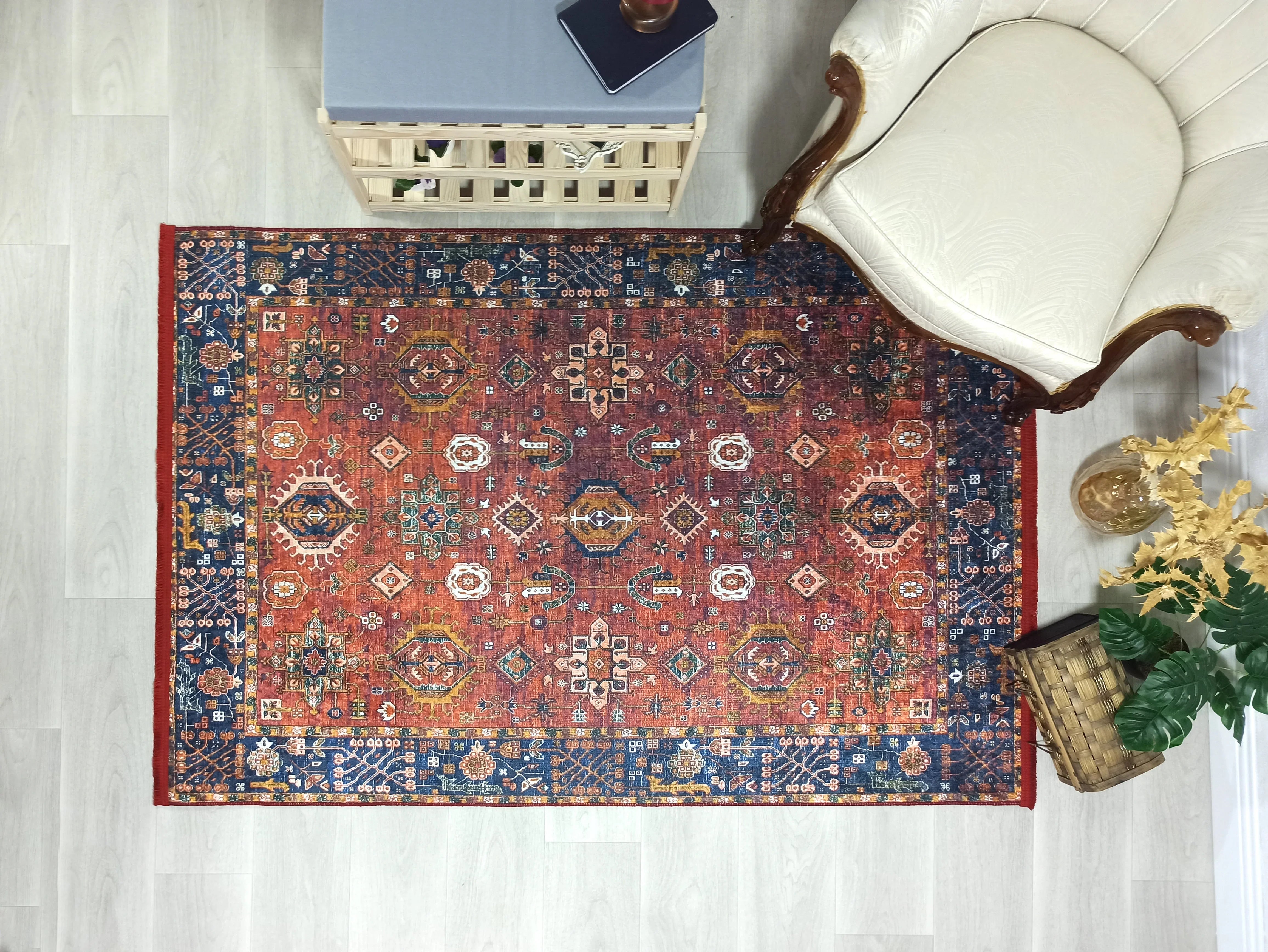 Kırmızı Uşak Vintage Antik Halı