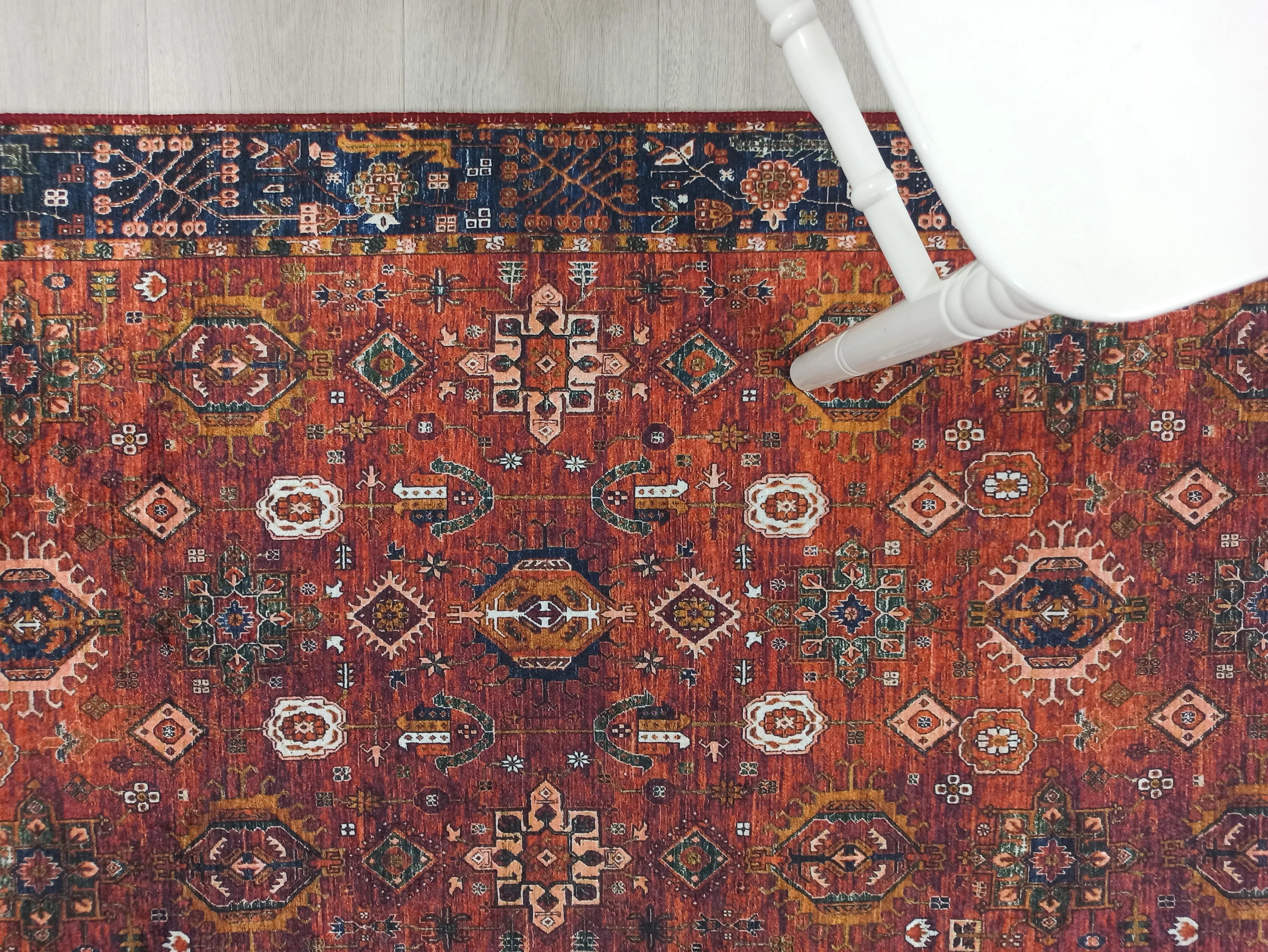 Kırmızı Uşak Vintage Antik Halı