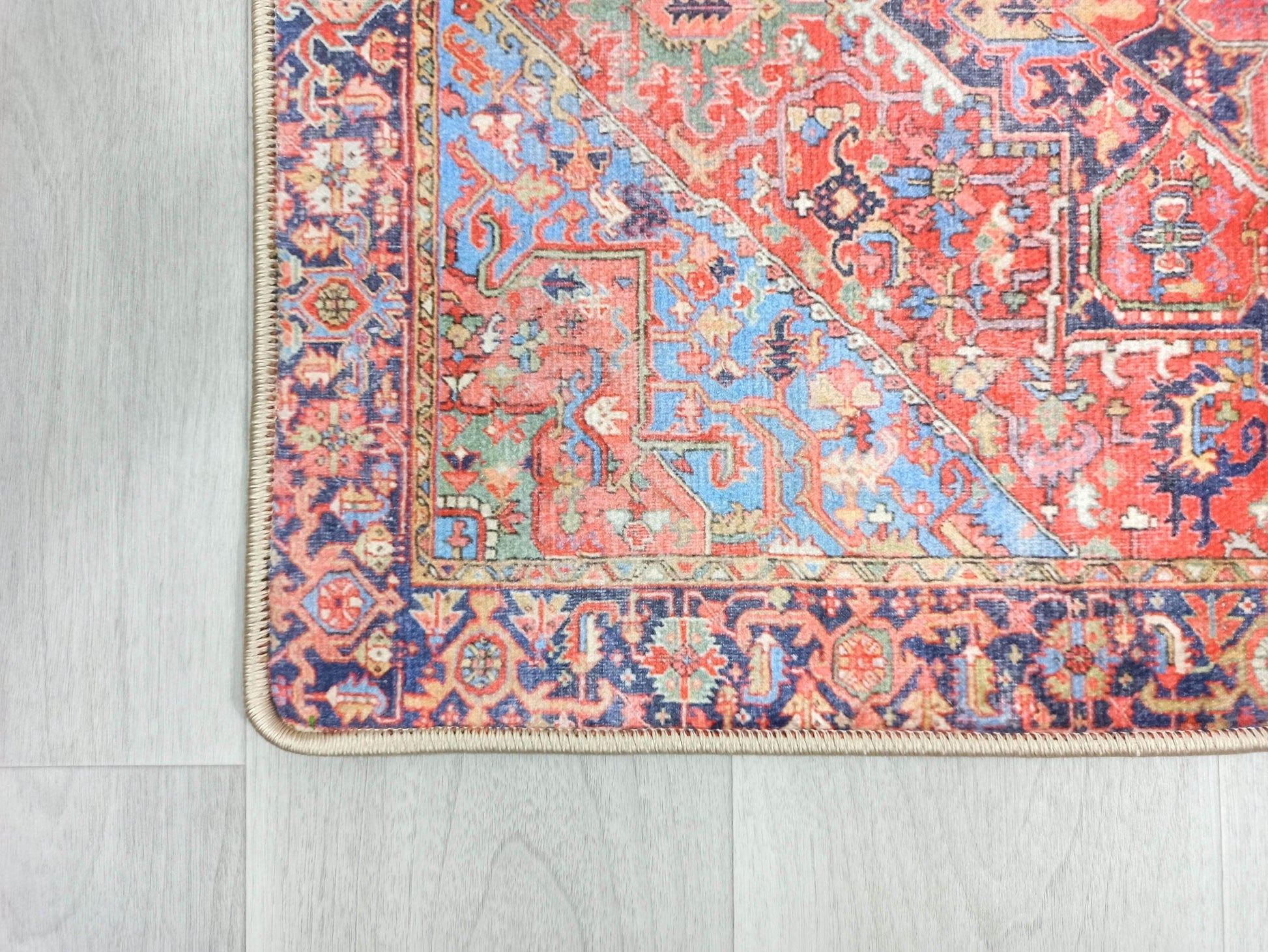 Kırmızı ve Lacivert Mavi Renkli Vintage Halısı