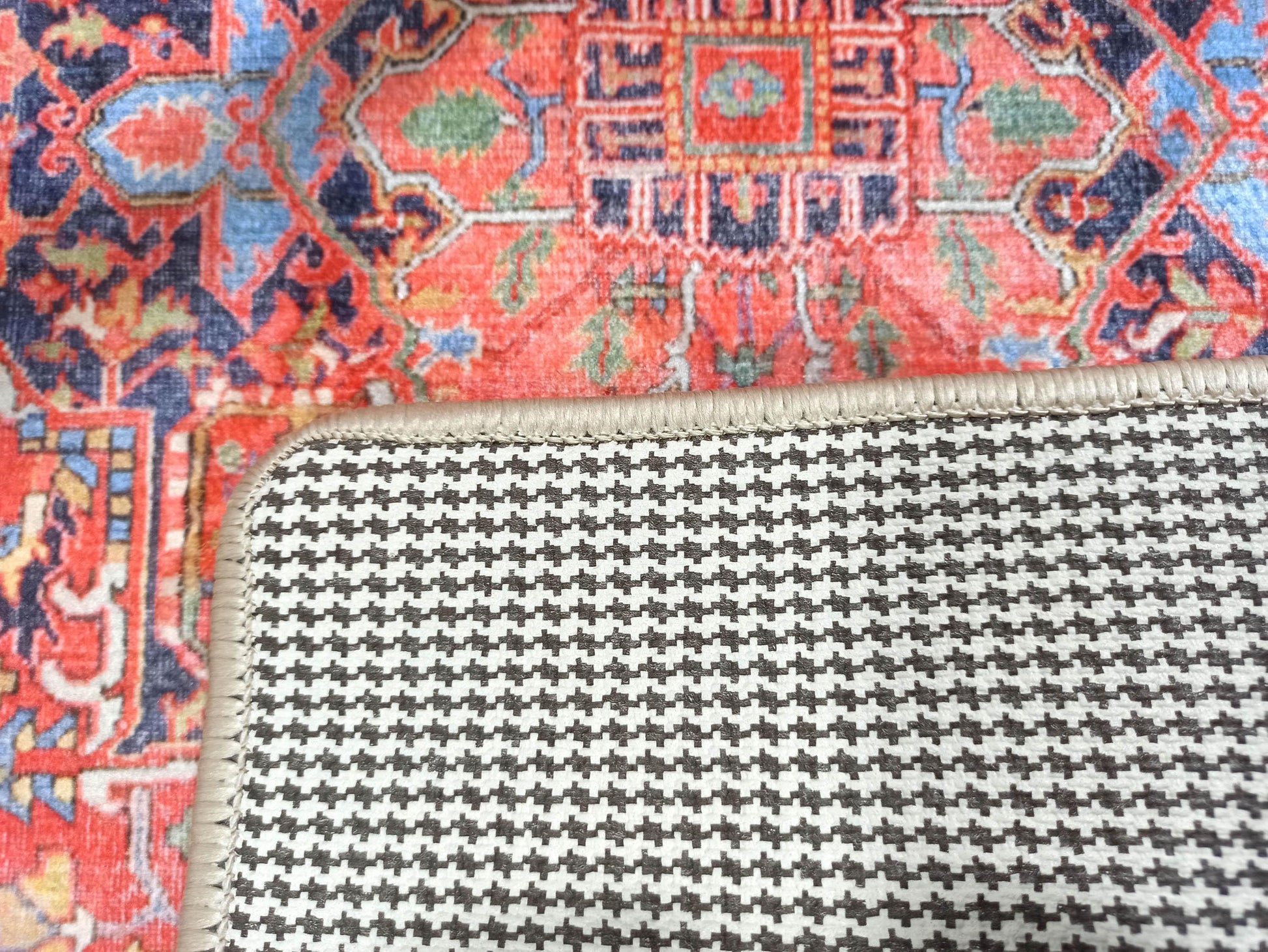Kırmızı ve Lacivert Mavi Renkli Vintage Halısı