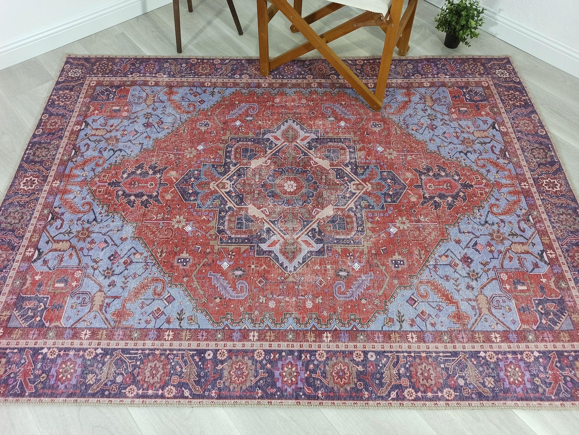 Kırmızı ve Mavi Madalyon Desenli Vintage Halı
