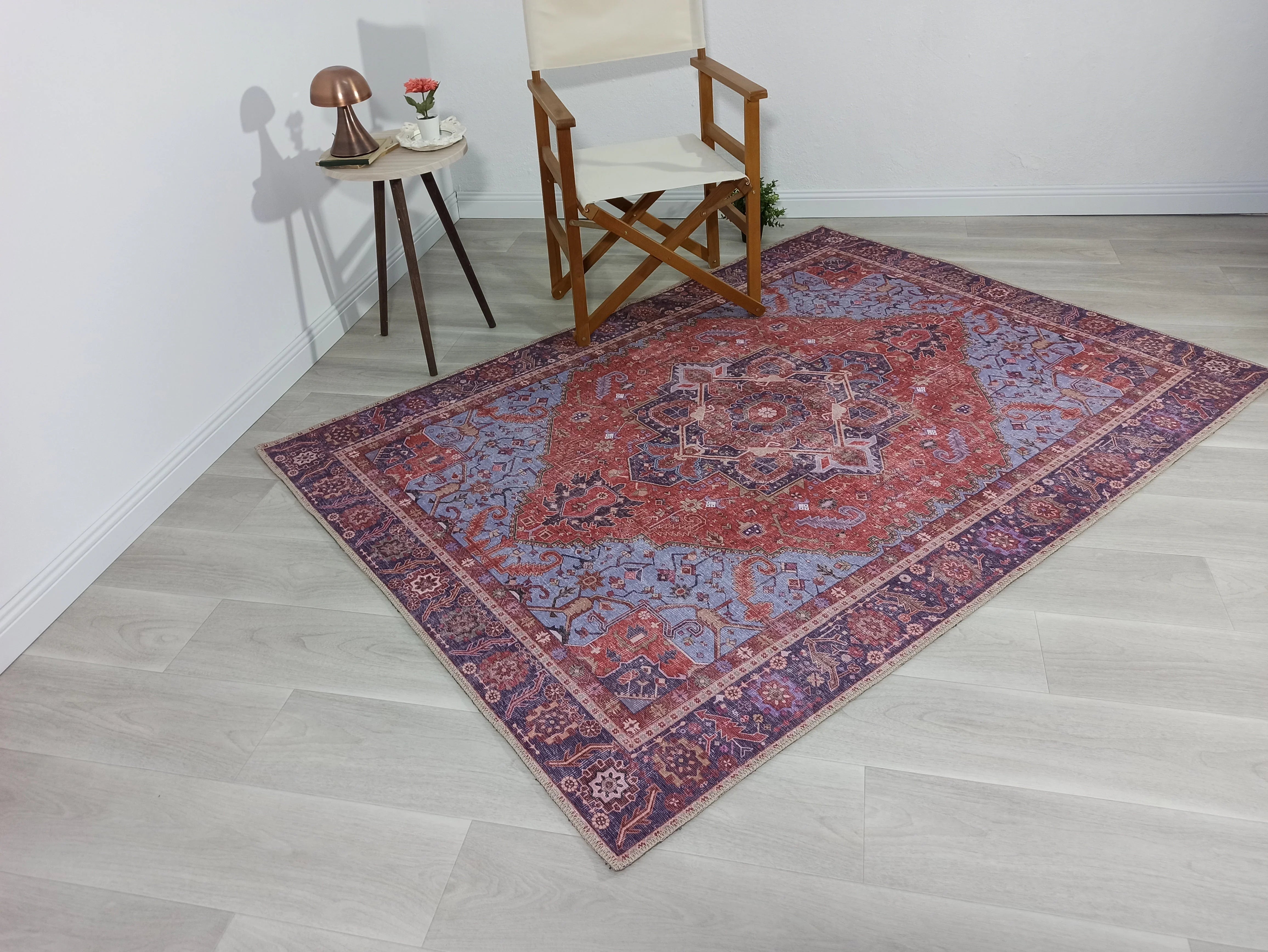 Kırmızı ve Mavi Madalyon Desenli Vintage Halı