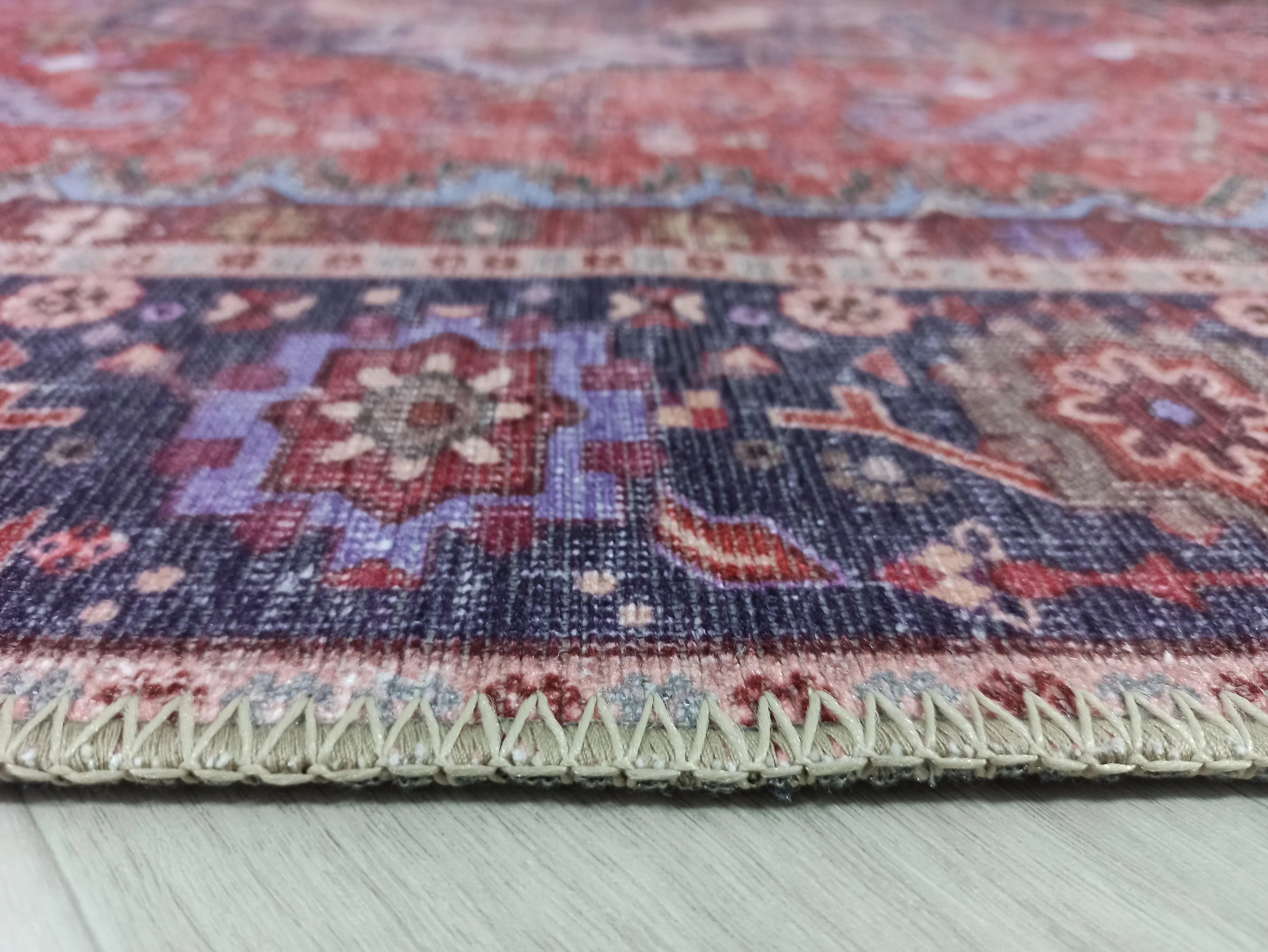Kırmızı ve Mavi Madalyon Desenli Vintage Halı