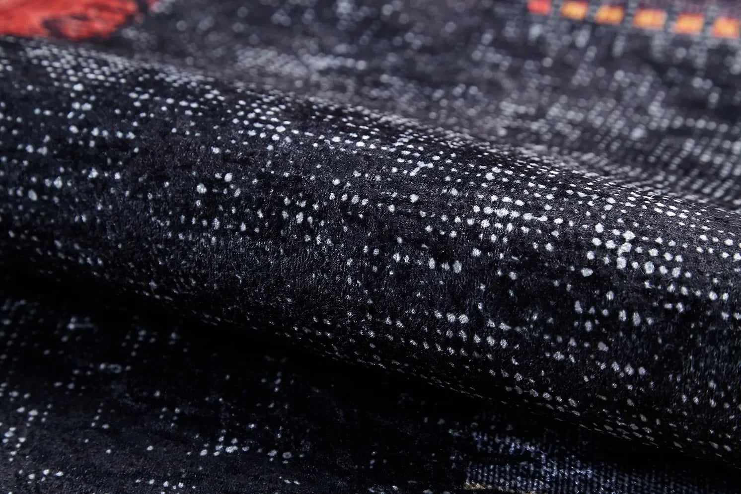 Koyu Füme Siyah Etnik Patchwork Görünümlü Halı