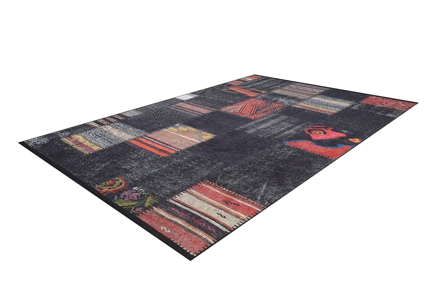 Koyu Füme Siyah Etnik Patchwork Görünümlü Halı