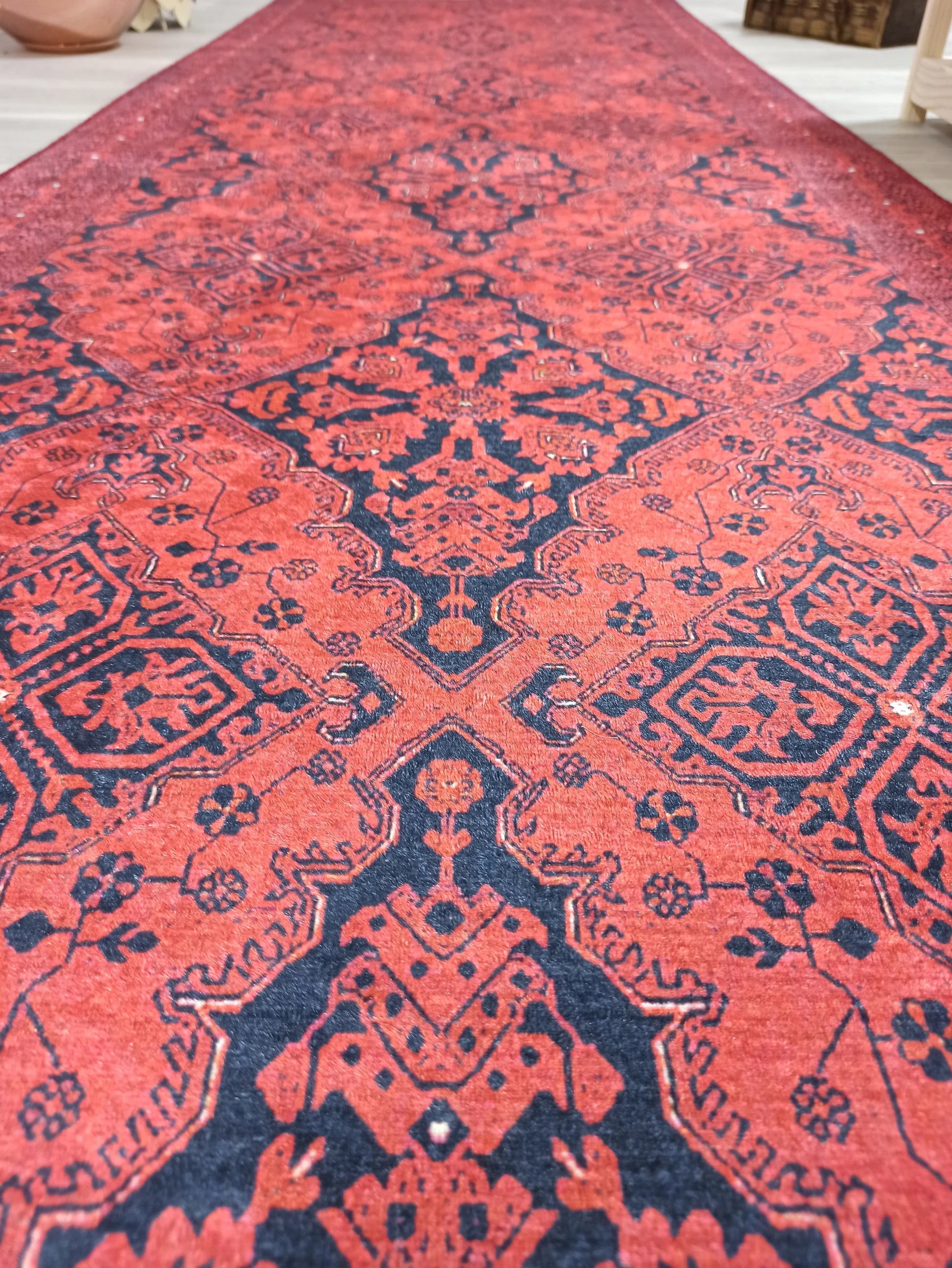 Koyu Kırmızı Lacivert Desenli Geleneksel Etnik Halı