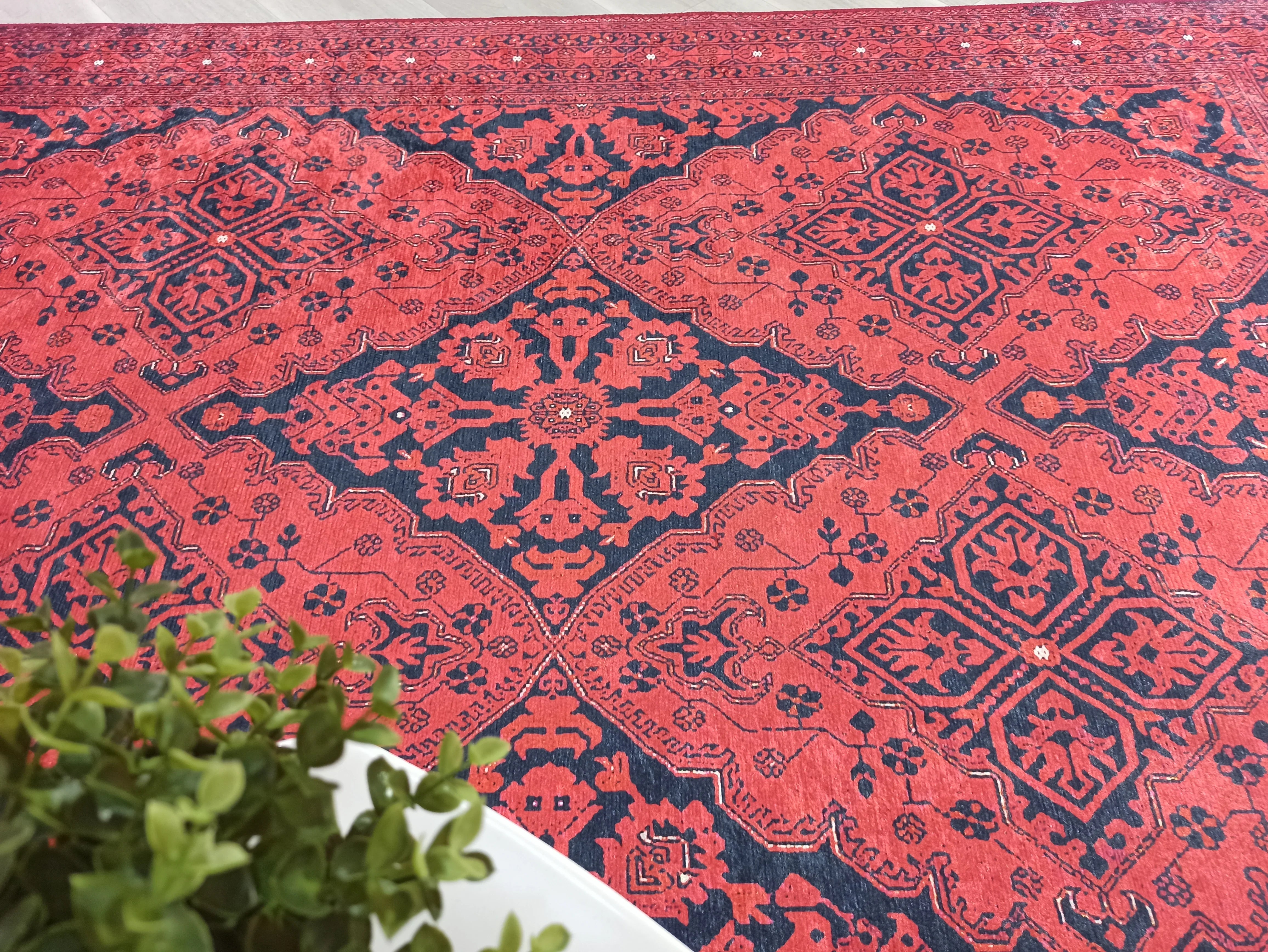 Koyu Kırmızı Lacivert Desenli Geleneksel Etnik Halı