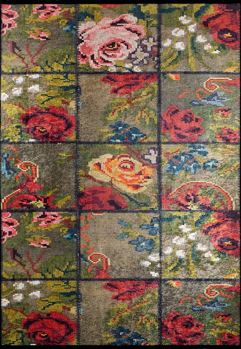 Koyu Yeşil Klasik Çiçekli Patchwork Görünümlü Halı
