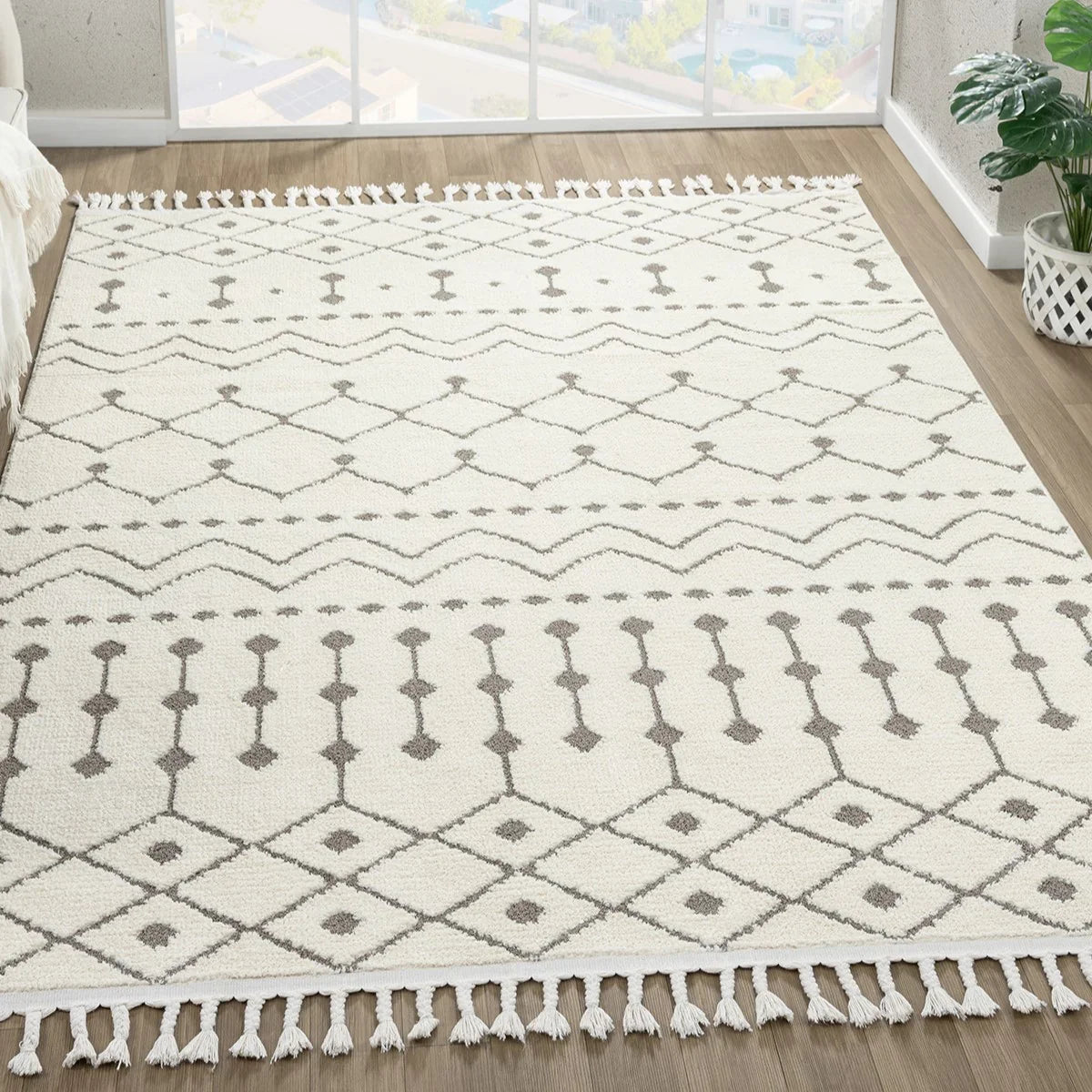 Krem Bej Etnik Geometrik Saçaklı Modern Halı