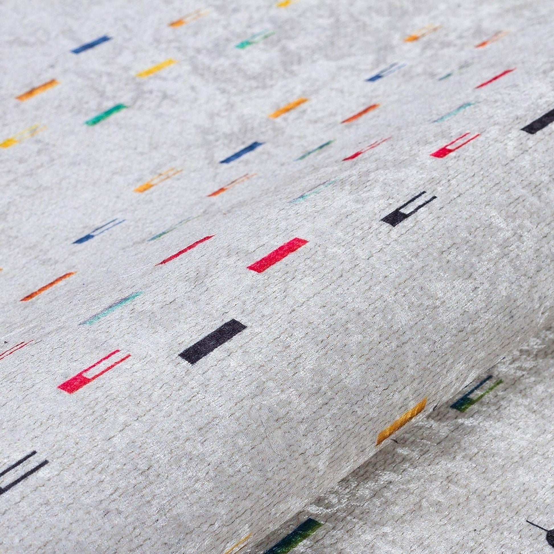 Krem Çok Renkli Etnik Desenli Modern Saçaklı Kilim Halı