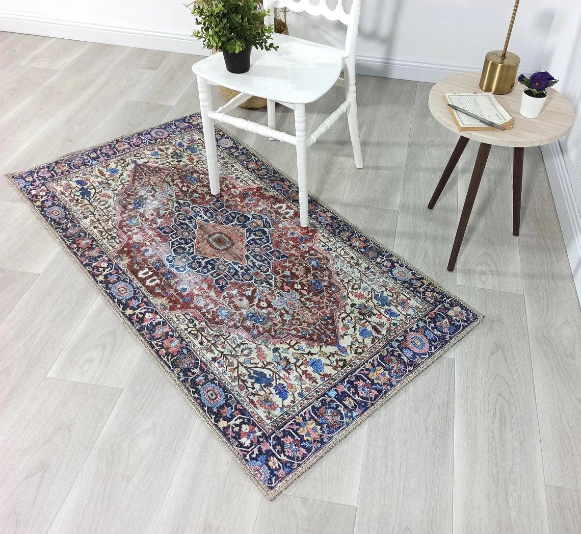 Lacivert ve Kahverengi Madalyon Desenli Vintage Halı