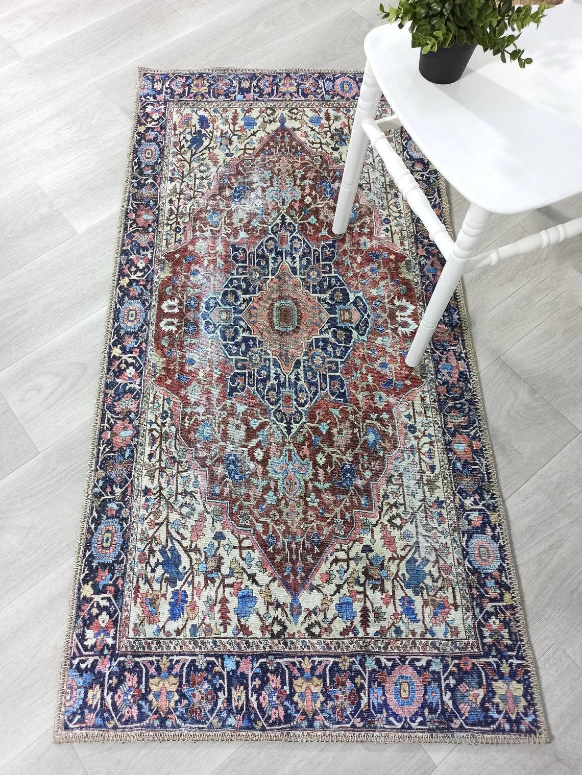 Lacivert ve Kahverengi Madalyon Desenli Vintage Halı