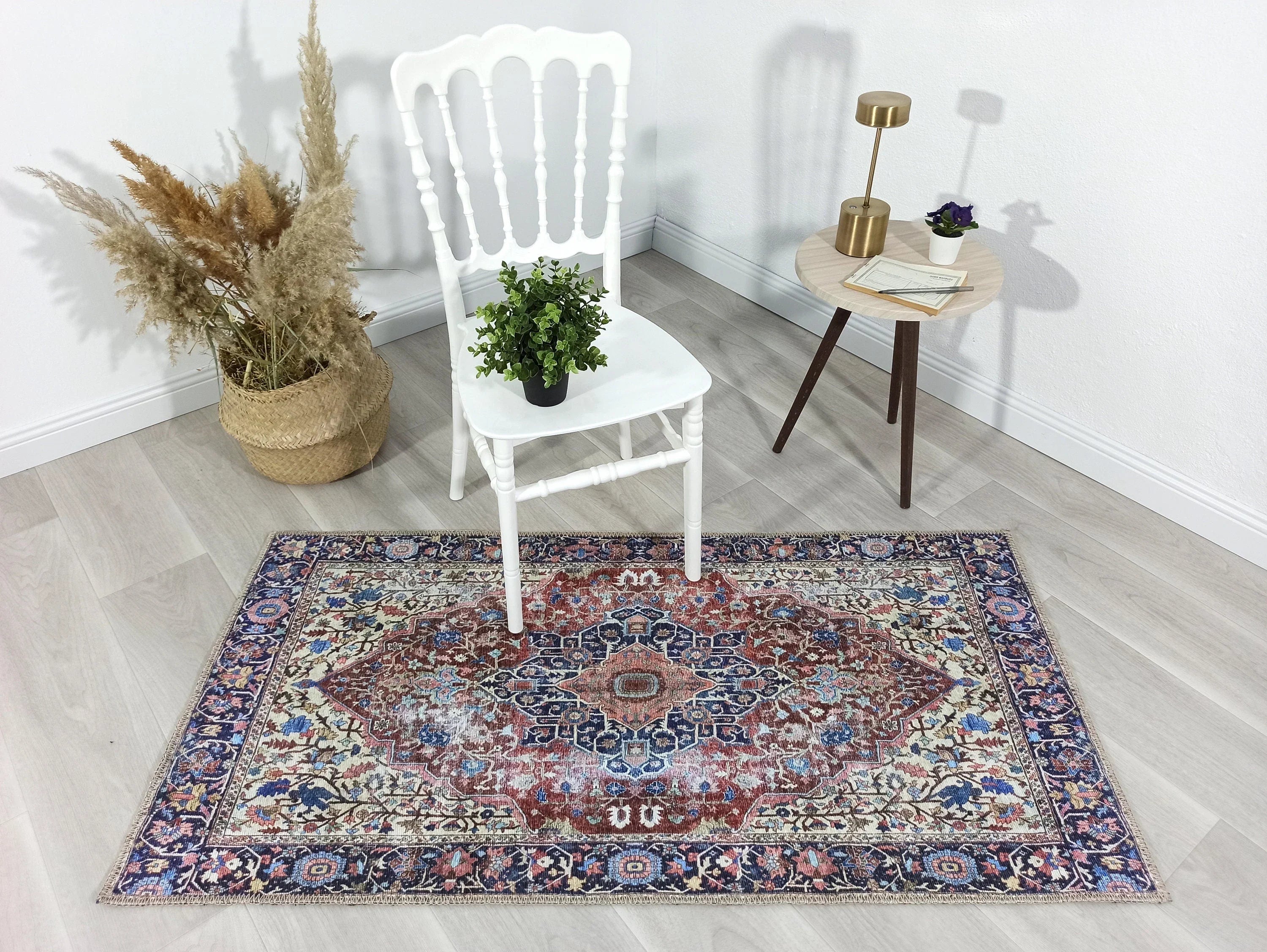 Lacivert ve Kahverengi Madalyon Desenli Vintage Halı