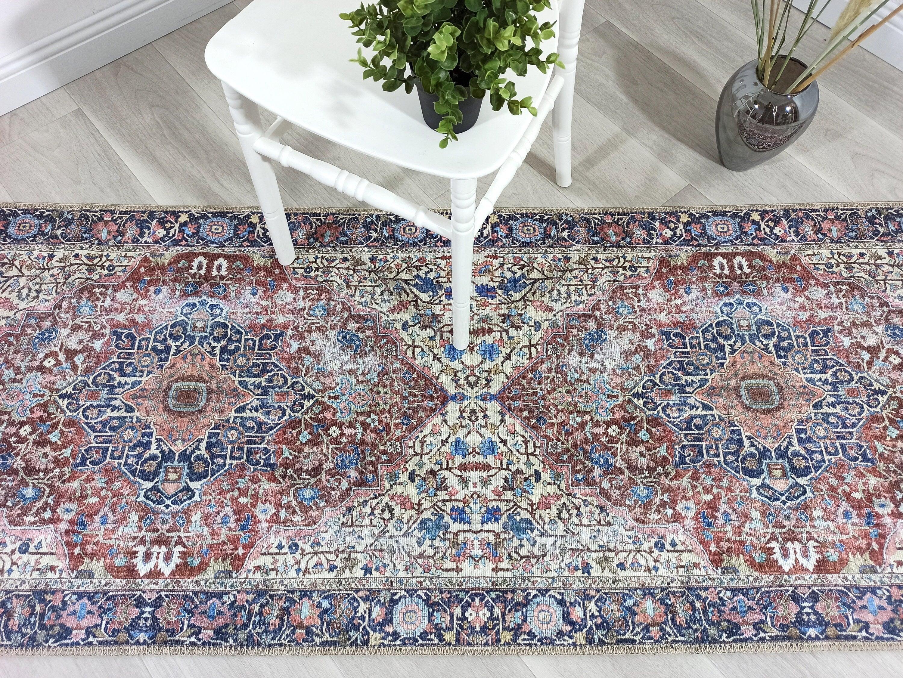 Lacivert ve Kahverengi Madalyon Desenli Vintage Halı