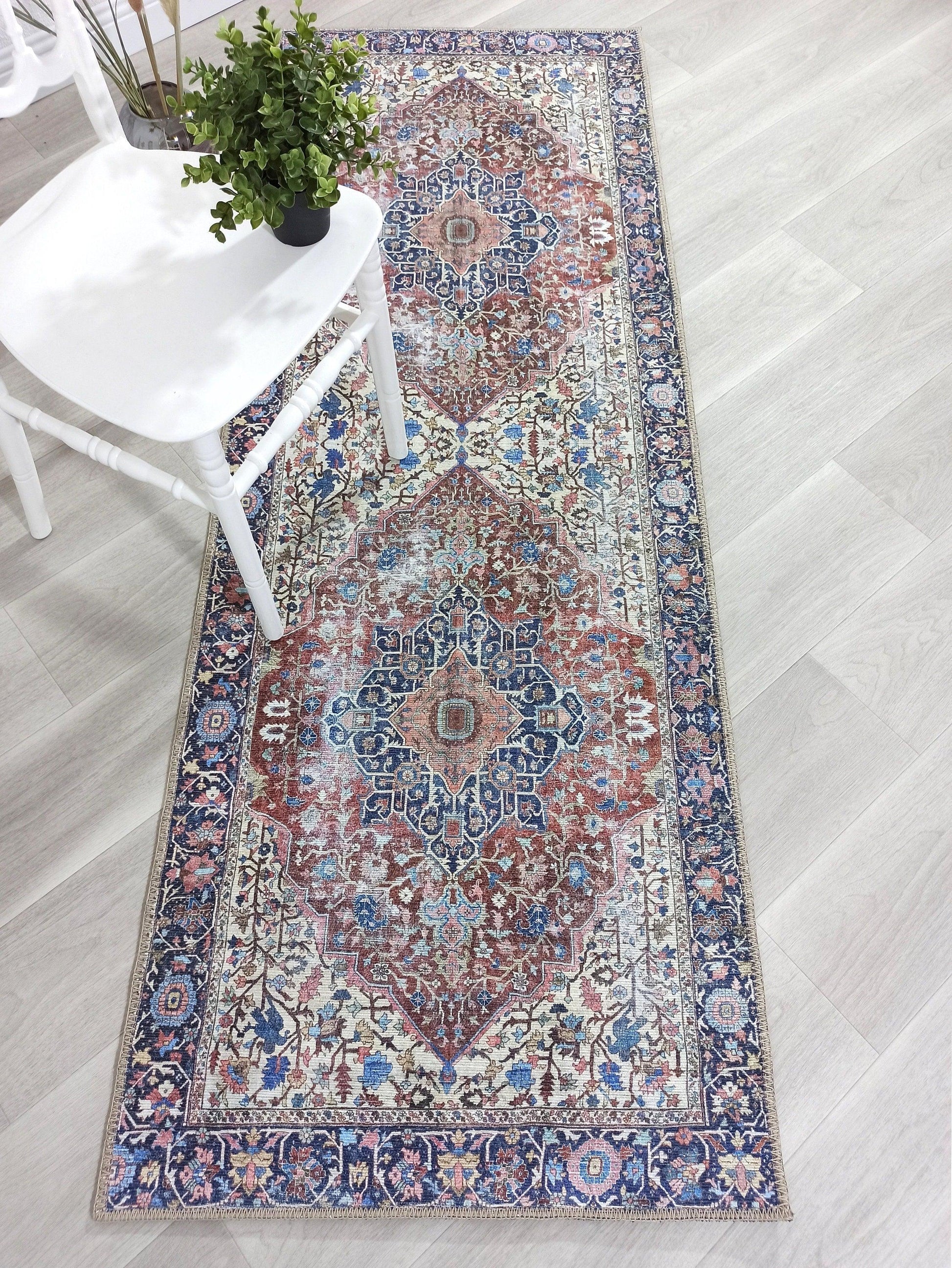 Lacivert ve Kahverengi Madalyon Desenli Vintage Halı
